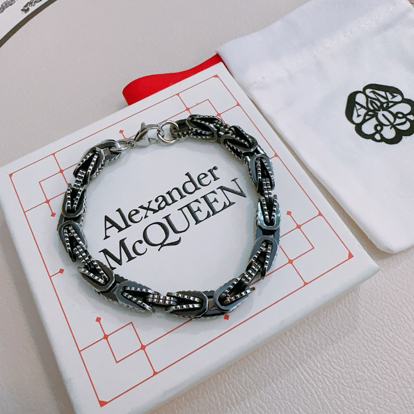   原单货新款Alexander McQueen 亚历山大 麦昆 手链  专柜一致原版定制  骨子里那种