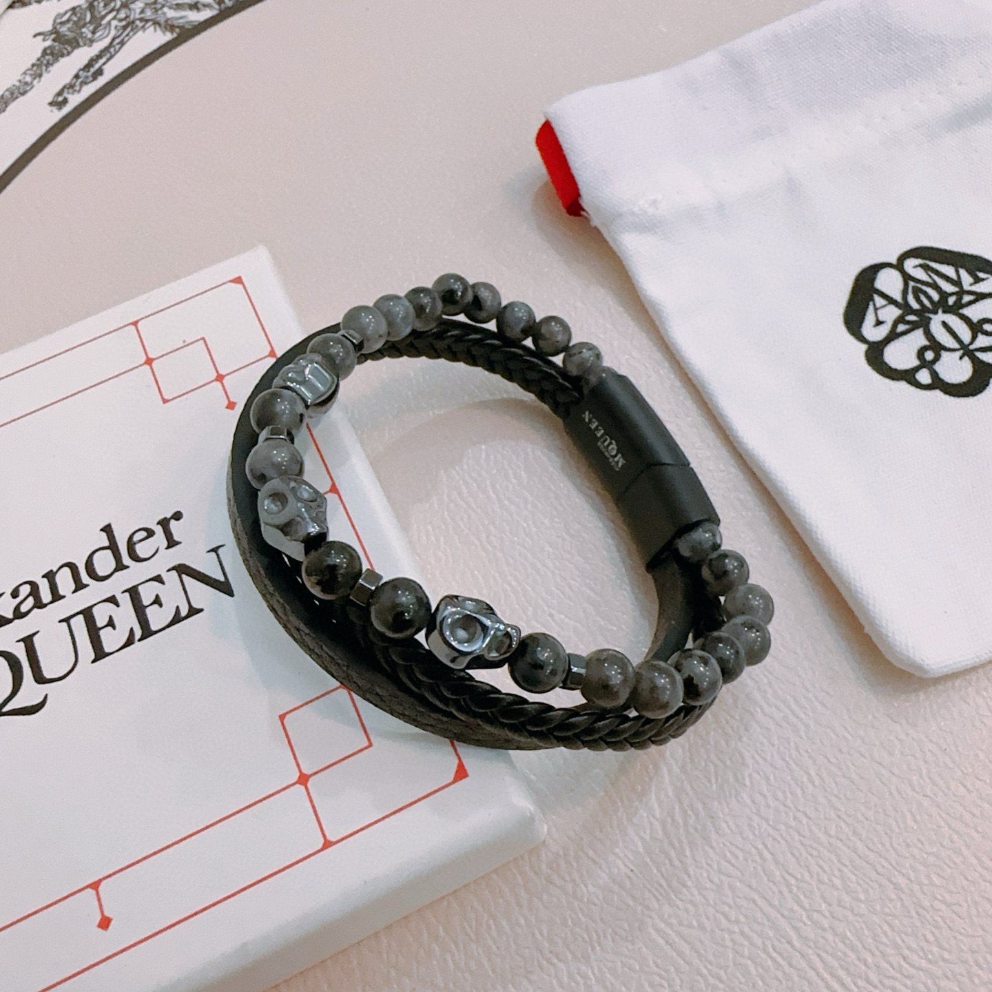 New Alexander McQueen Cow Skin Chain: Rebel Quart Punks’ Unique Front Guard - 图片 3