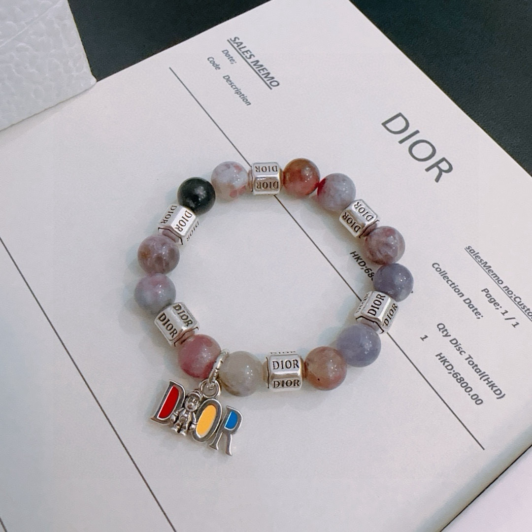         DIOR新款🔥高品质迪奥手链原单货专柜新款开模复古潮流时尚必备 男女均可佩戴 情侣款同款