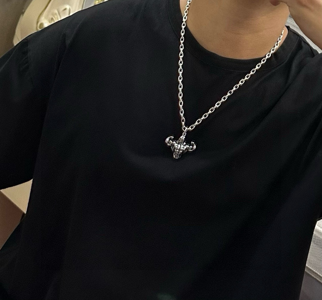    DIOR🔥新款 迪奥项链🇷🇼原单货🇷🇼专柜新款开模复古潮流时尚必备 男女均可佩戴 情侣款同款 摇滚