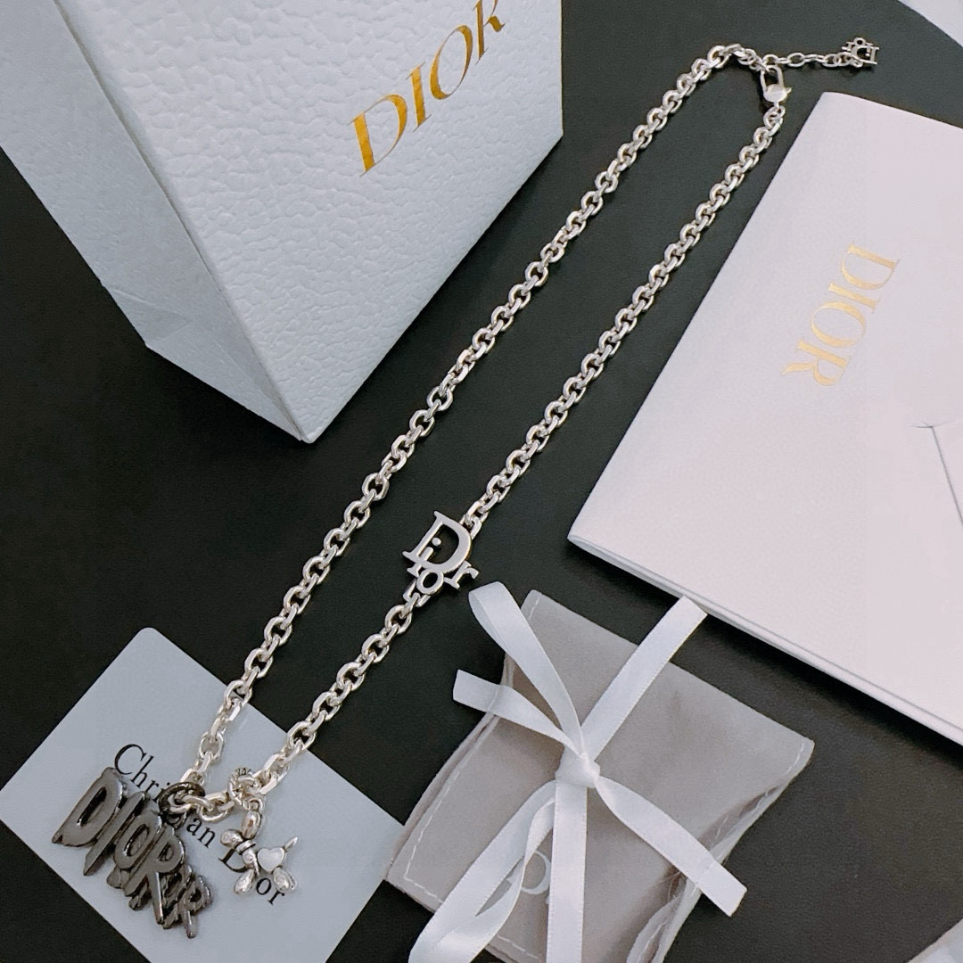    DIOR🔥新款 迪奥项链🇷🇼原单货🇷🇼专柜新款开模复古潮流时尚必备 男女均可佩戴 情侣款同款 摇滚