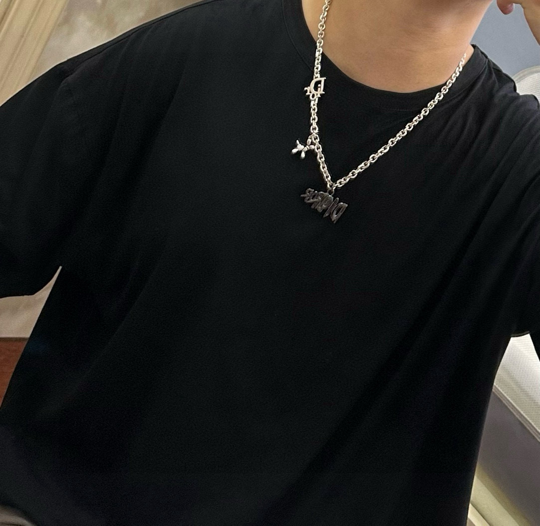    DIOR🔥新款 迪奥项链🇷🇼原单货🇷🇼专柜新款开模复古潮流时尚必备 男女均可佩戴 情侣款同款 摇滚