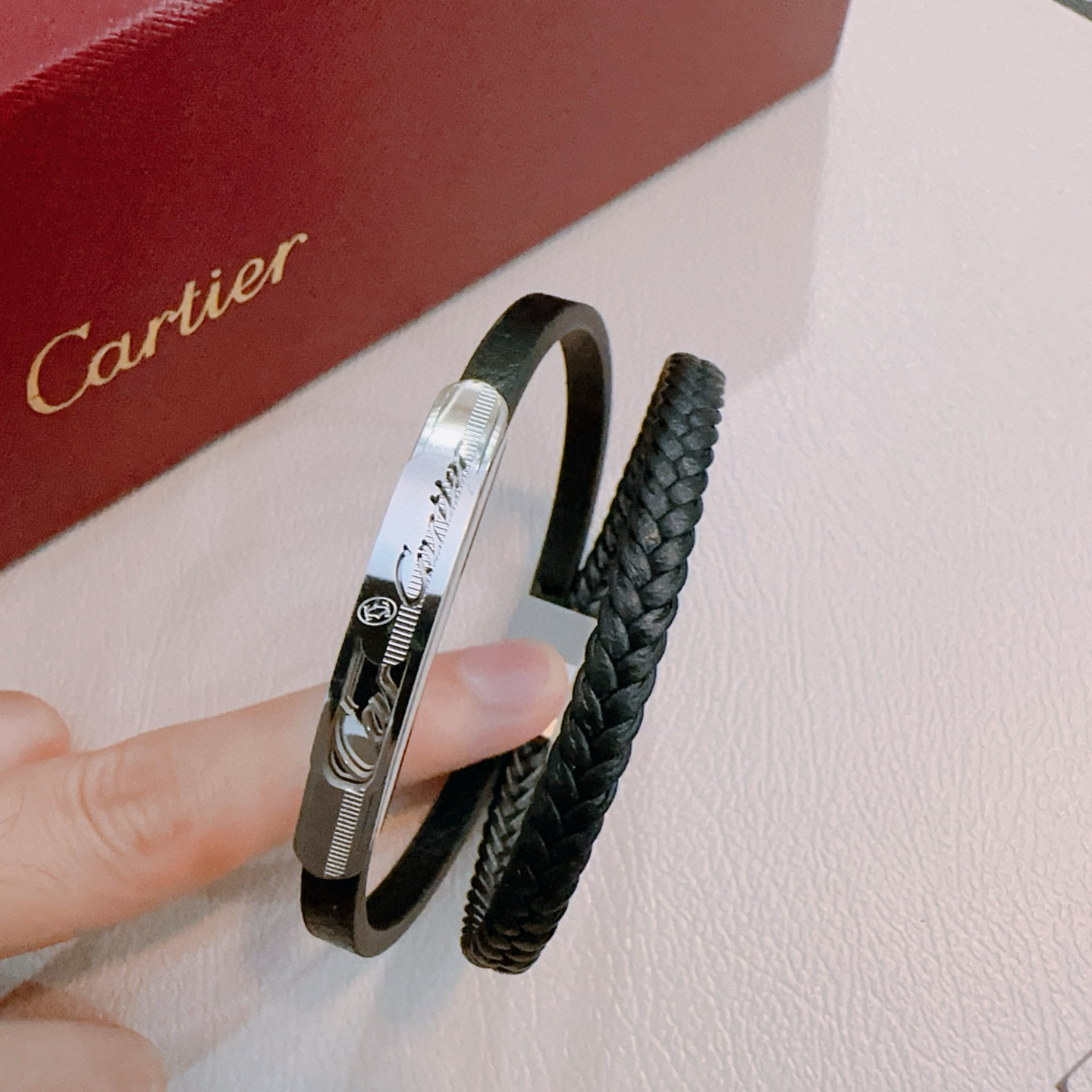         高品质卡地亚牛皮手绳手链💍原单货专柜新款开模复古潮流时尚必备 男女均可佩戴 情侣款同款 
