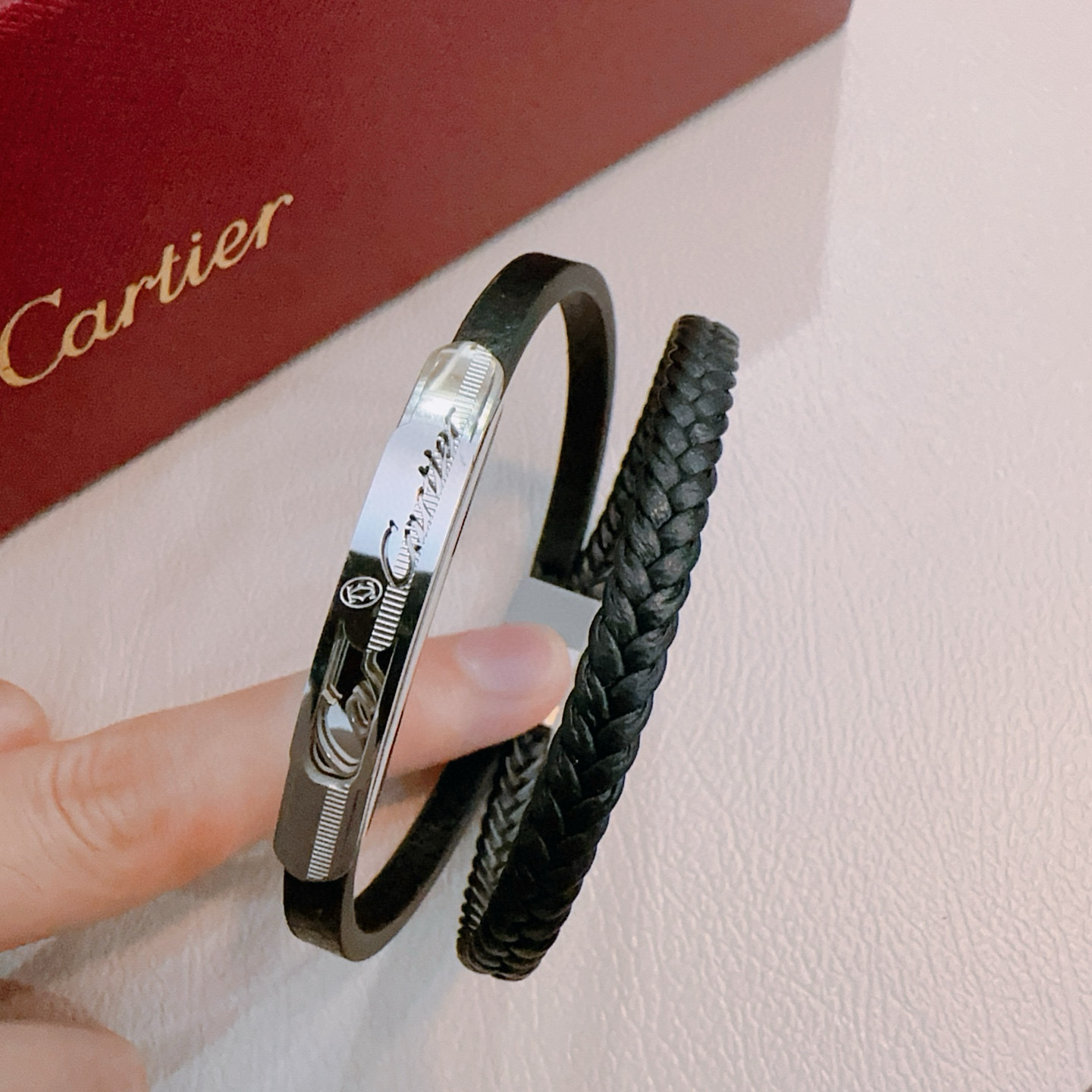         高品质卡地亚牛皮手绳手链💍原单货专柜新款开模复古潮流时尚必备 男女均可佩戴 情侣款同款 