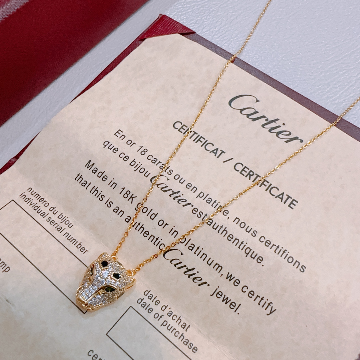 “Cartier V Gold Series Necklace: Elegant Design in Unique Color and Detail” - 图片 4