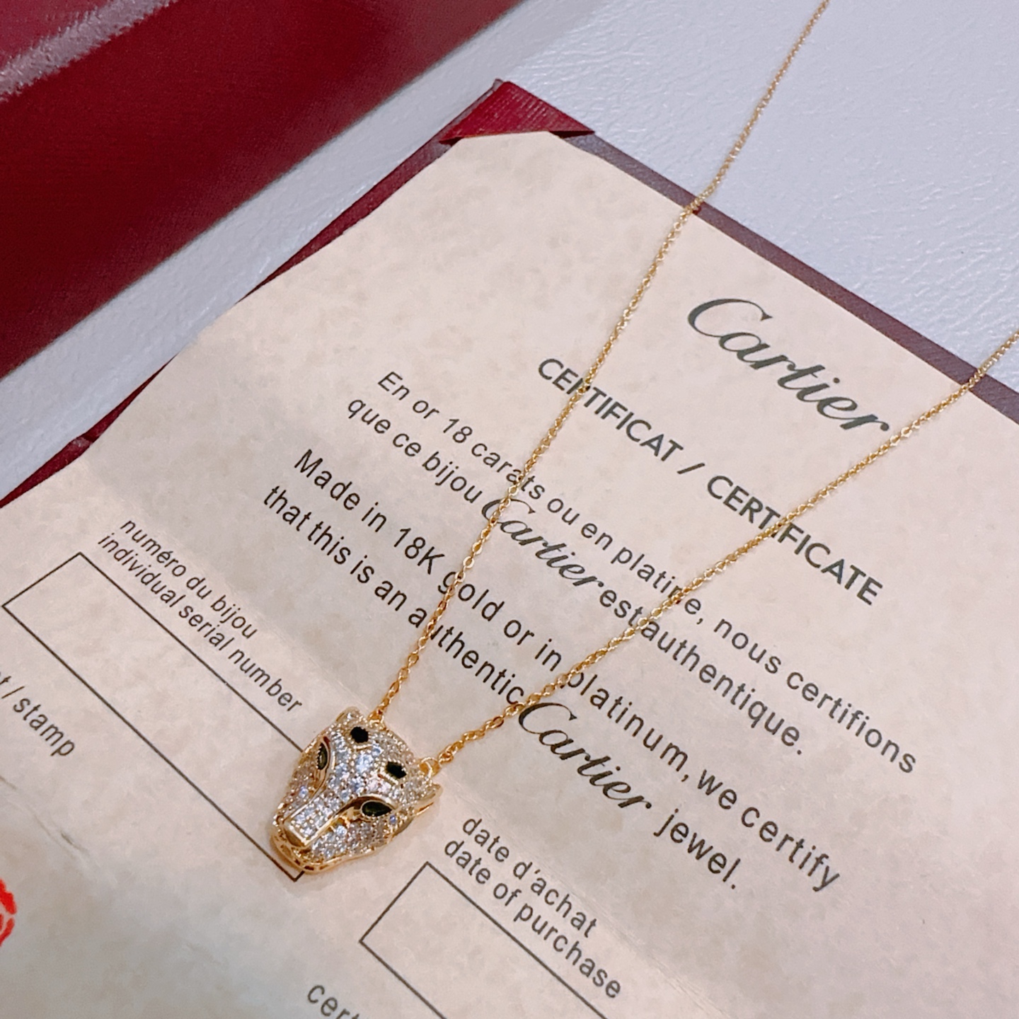 “Cartier V Gold Series Necklace: Elegant Design in Unique Color and Detail” - 图片 6