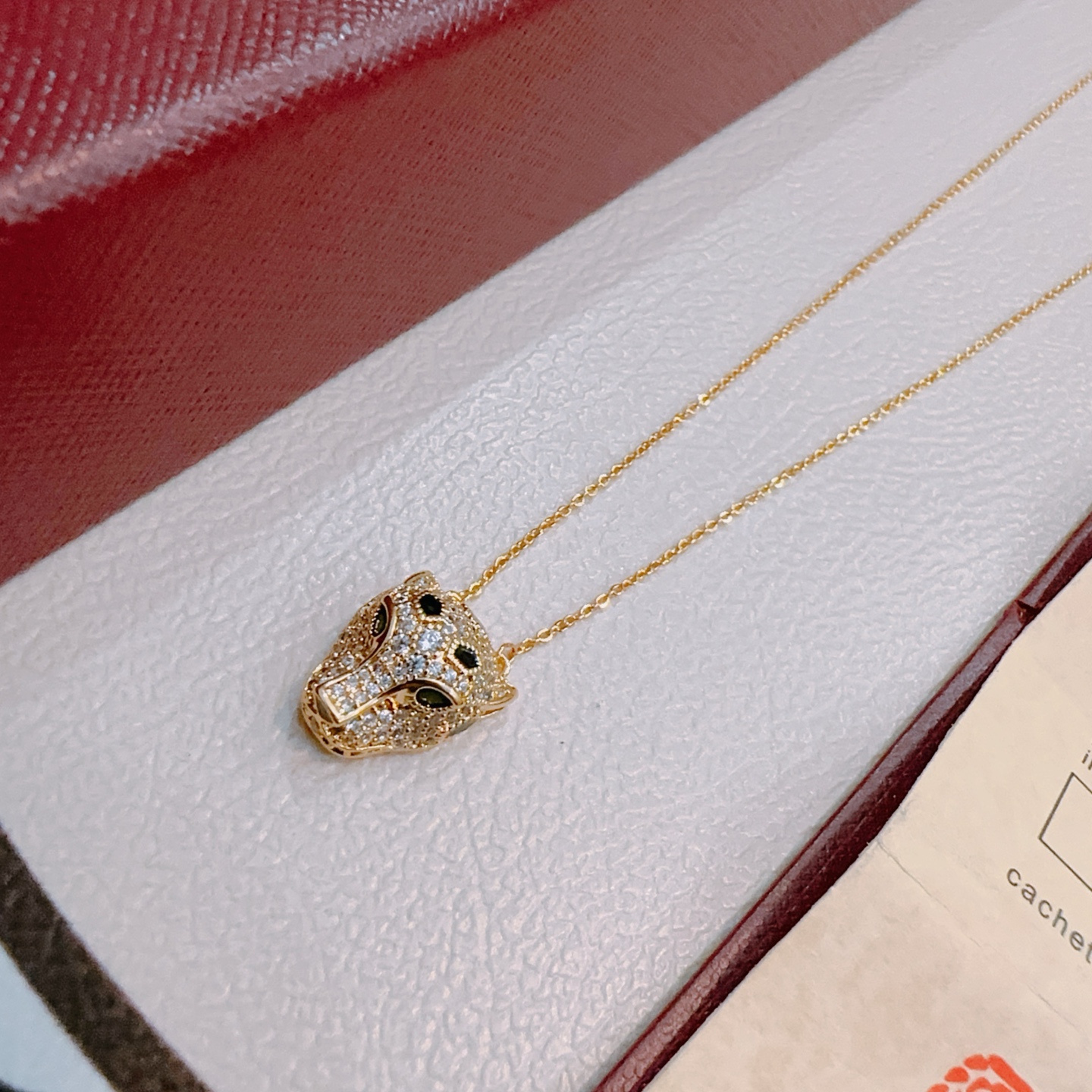“Cartier V Gold Series Necklace: Elegant Design in Unique Color and Detail”