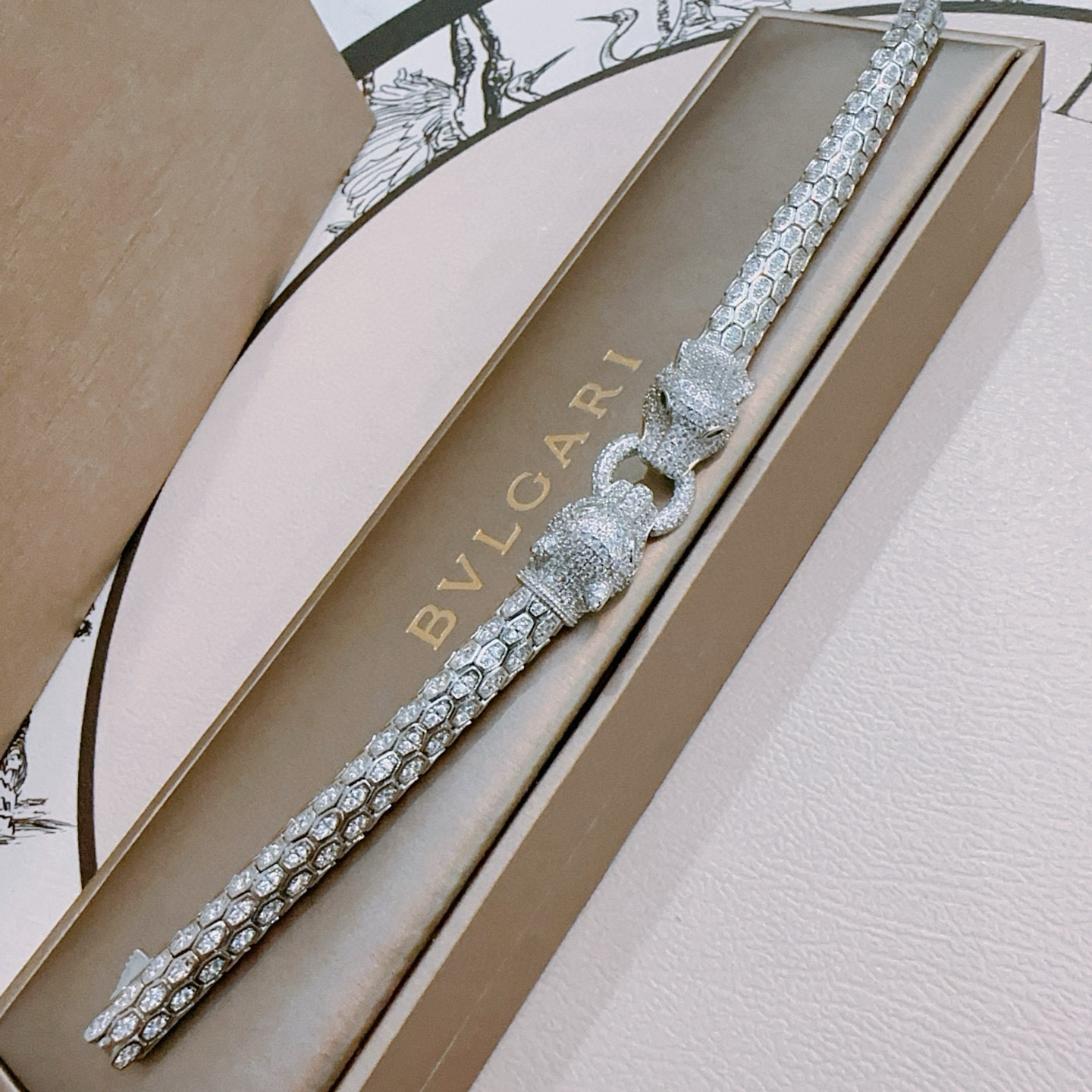   宝格丽手链V金材质。BVLGARI宝格丽 DIVAS‘ DREAM 系列 品相完美，细节无敌，那种独
