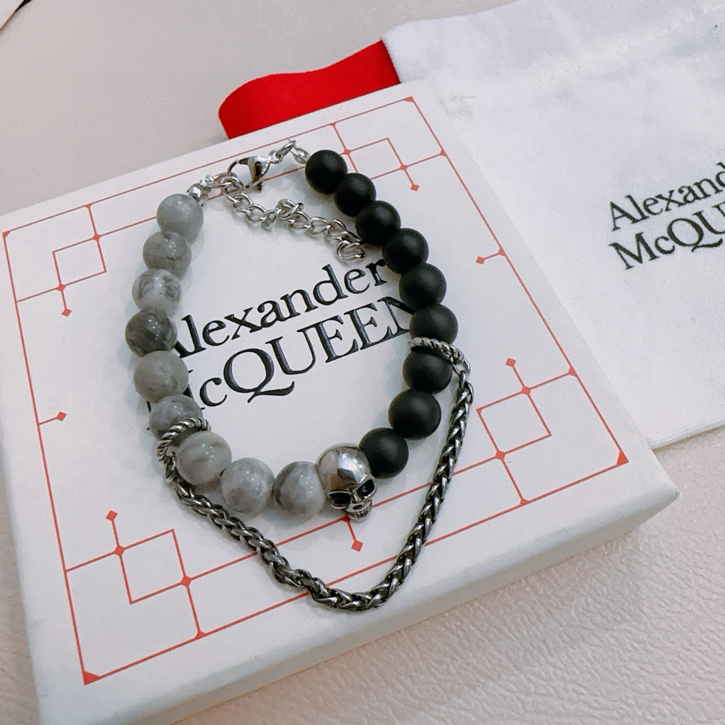 Title: New Alexander McQueen Bracelet: Unique Design with Rebel Edge and Vintage Charm. - 图片 3