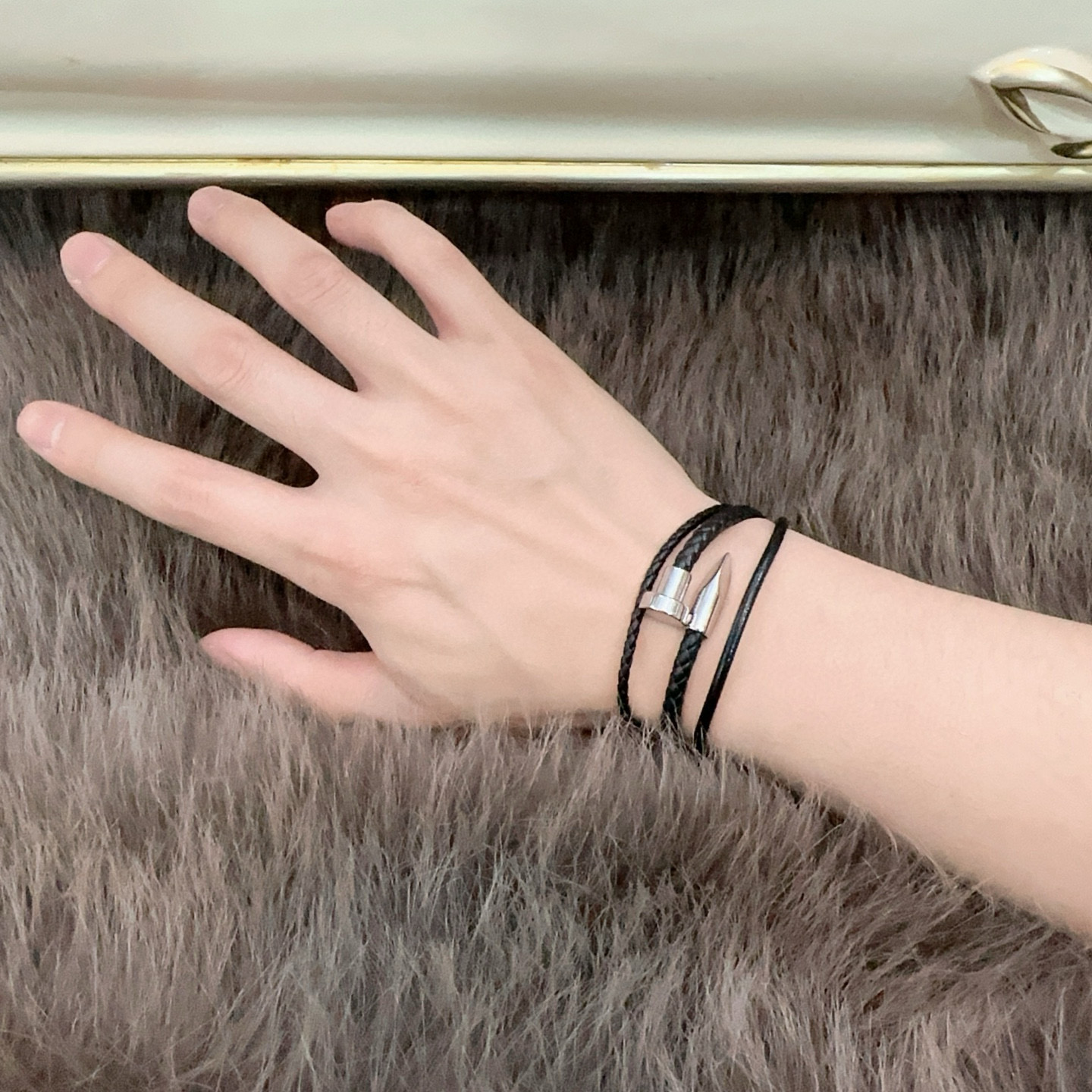 Cartier V-Kids Series Bracelet: Impeccable Design for Men and Women - 图片 4