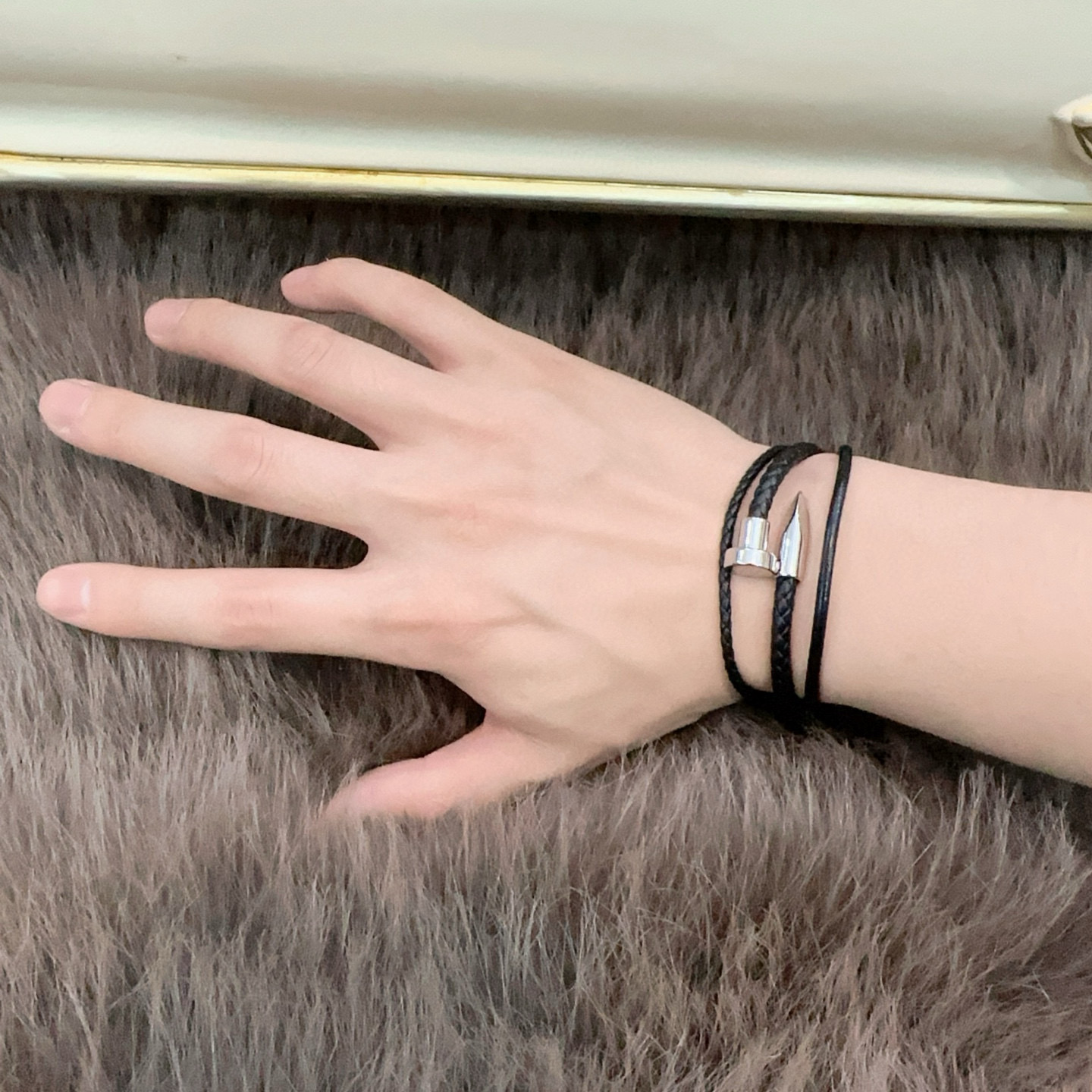 Cartier V-Kids Series Bracelet: Impeccable Design for Men and Women - 图片 9