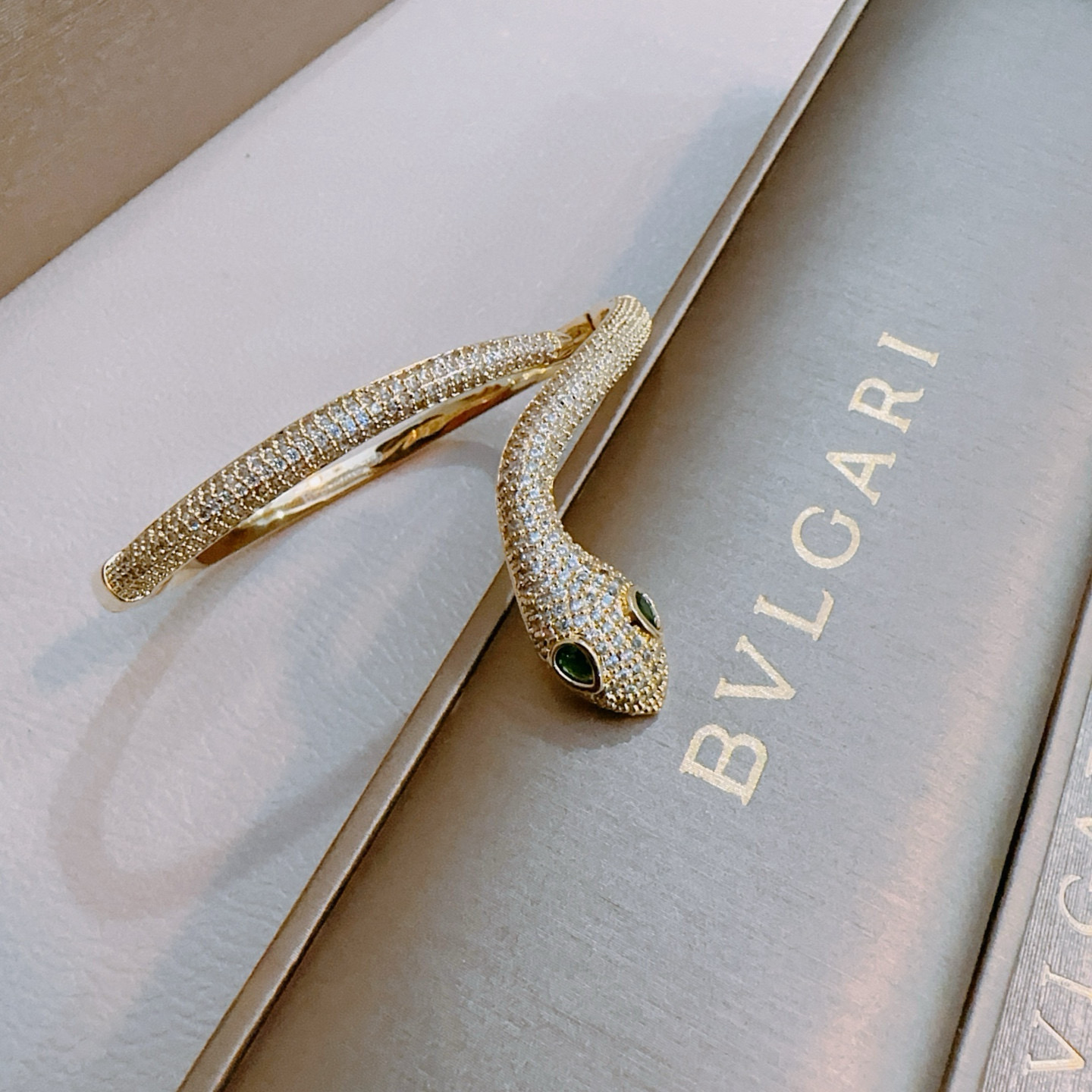 Bvlgari B.Zero1 Bracelet: Elegant Gold Material from the Divas’ Dream Collection - 图片 8