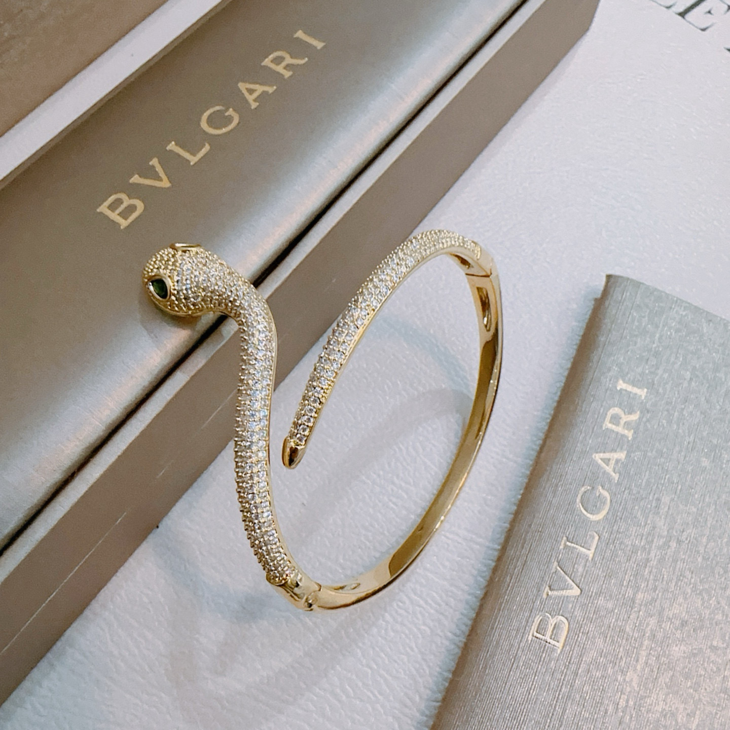 Bvlgari B.Zero1 Bracelet: Elegant Gold Material from the Divas’ Dream Collection - 图片 1