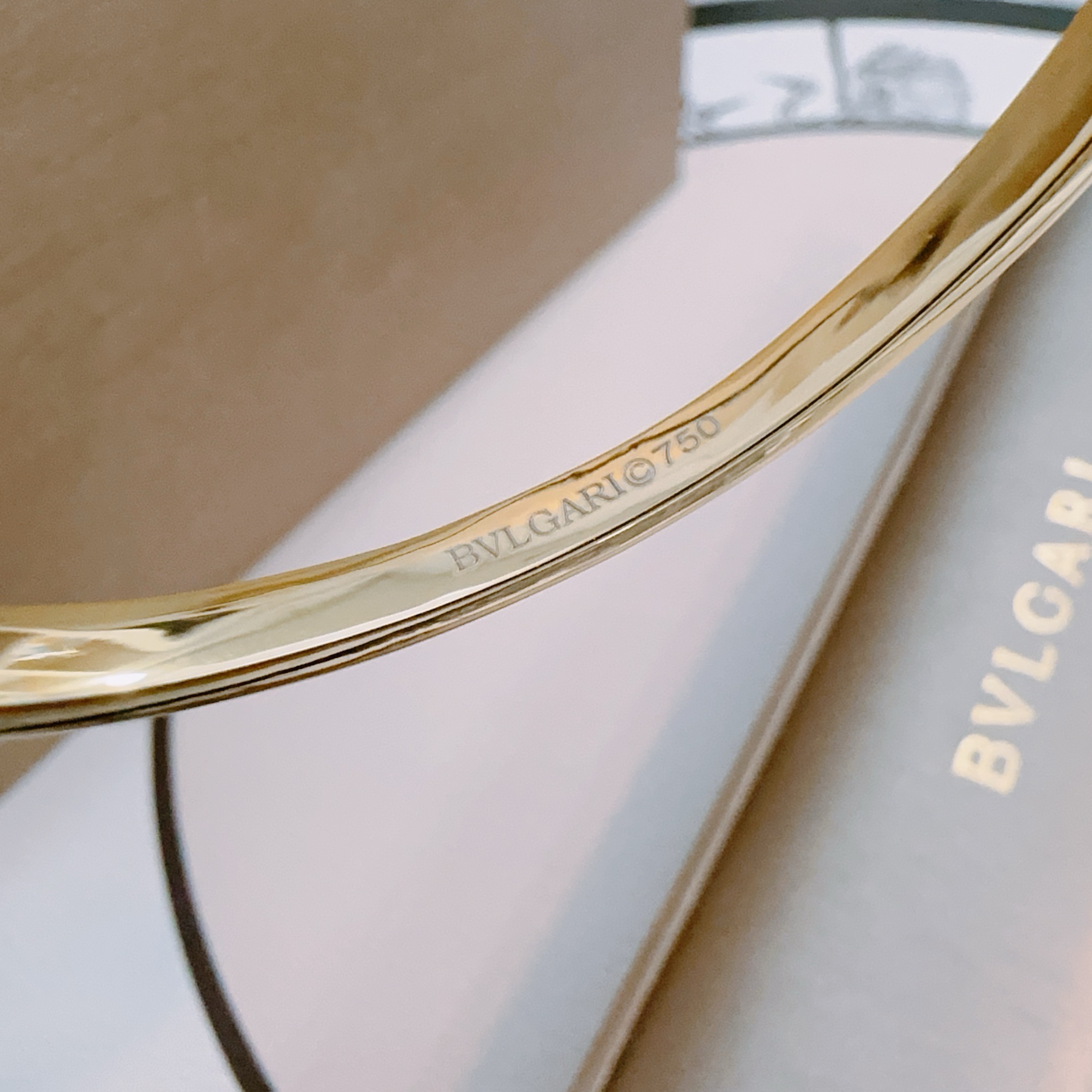 Bvlgari B.Zero1 Bracelet: Elegant Gold Material from the Divas’ Dream Collection - 图片 6