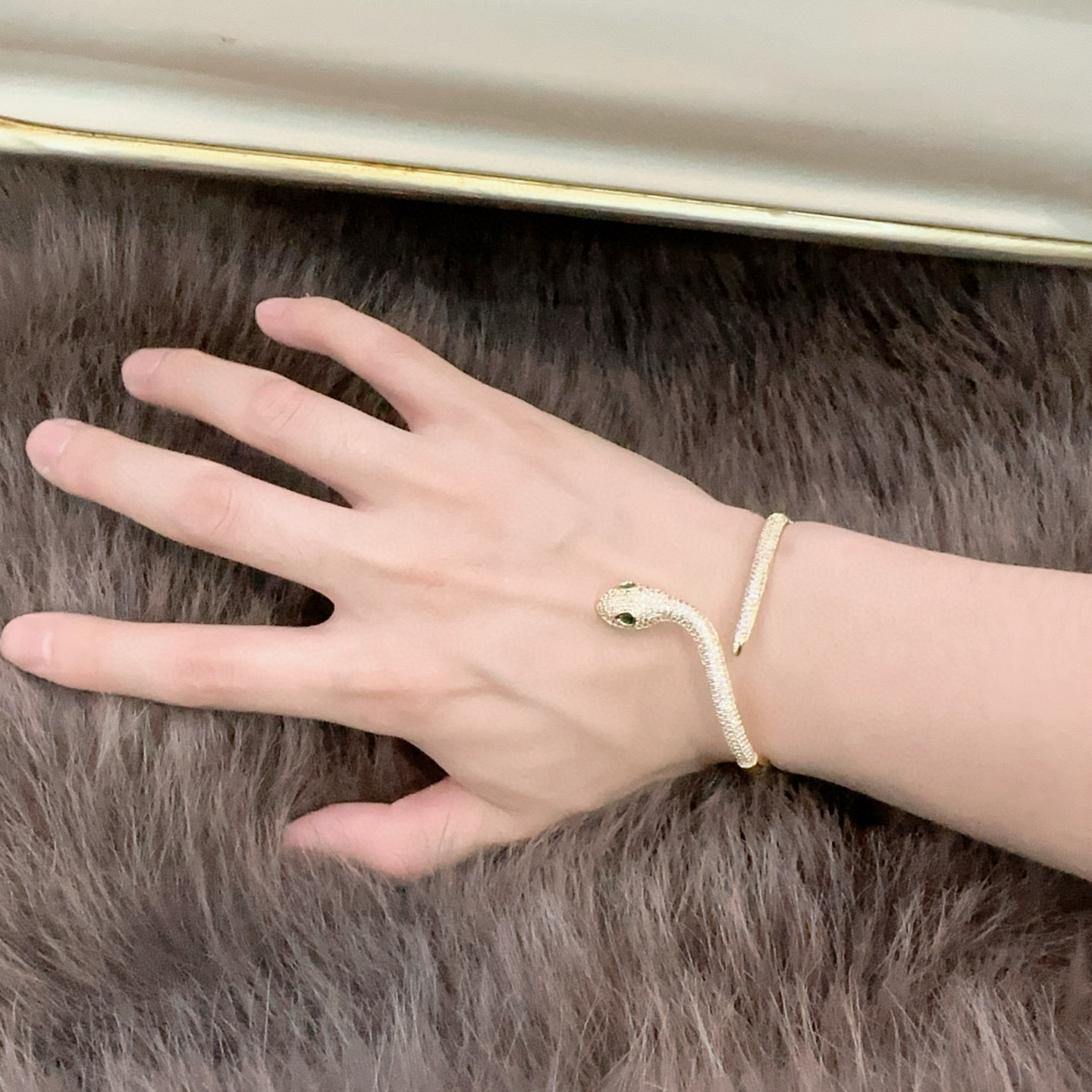 Bvlgari B.Zero1 Bracelet: Elegant Gold Material from the Divas’ Dream Collection - 图片 9