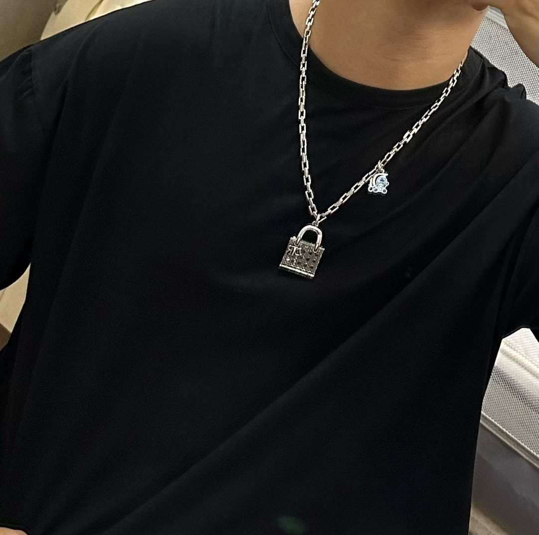    DIOR🔥新款 迪奥项链🇷🇼原单货🇷🇼专柜新款开模复古潮流时尚必备 男女均可佩戴 情侣款同款 摇滚