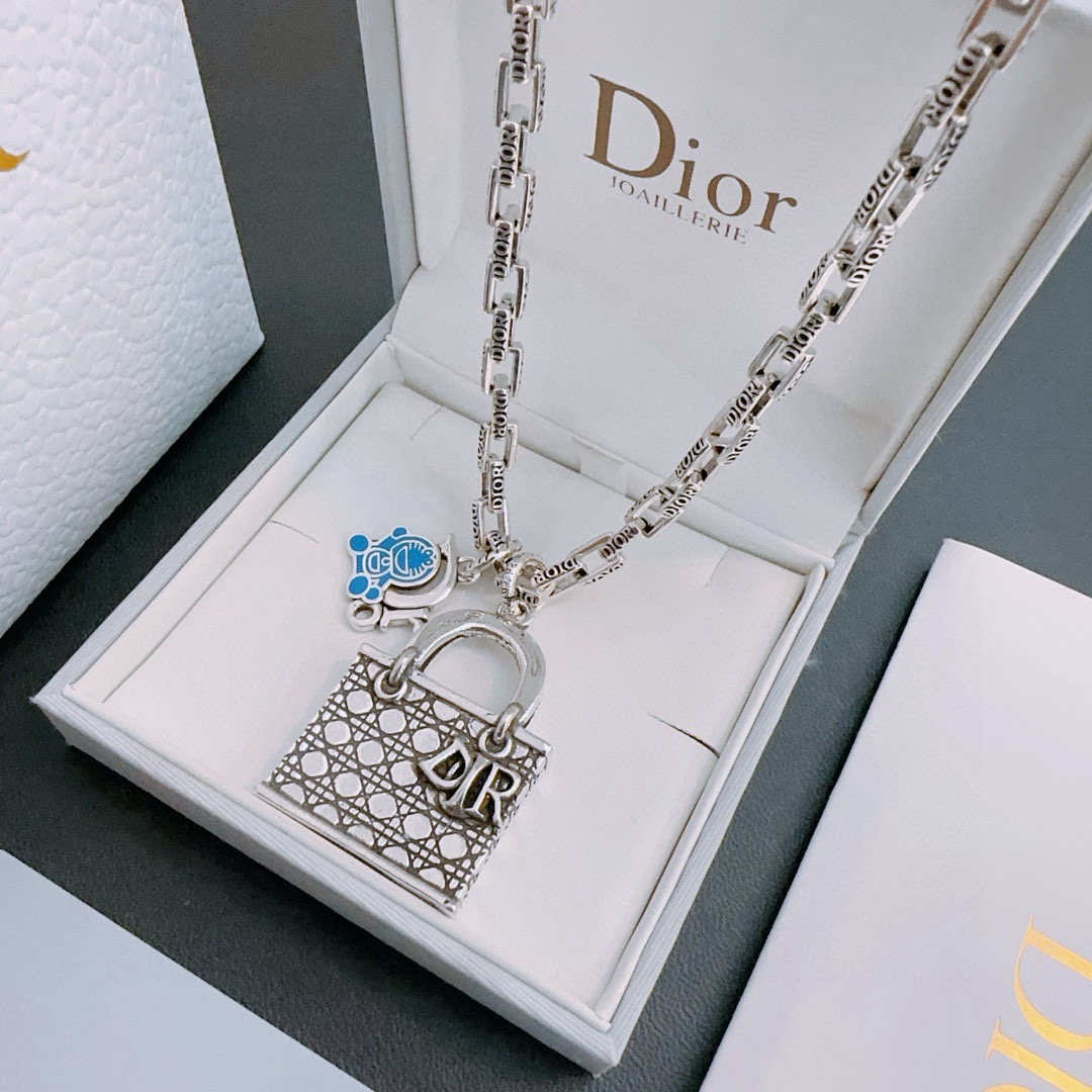   DIOR🔥新款 迪奥项链🇷🇼原单货🇷🇼专柜新款开模复古潮流时尚必备 男女均可佩戴 情侣款同款 摇滚