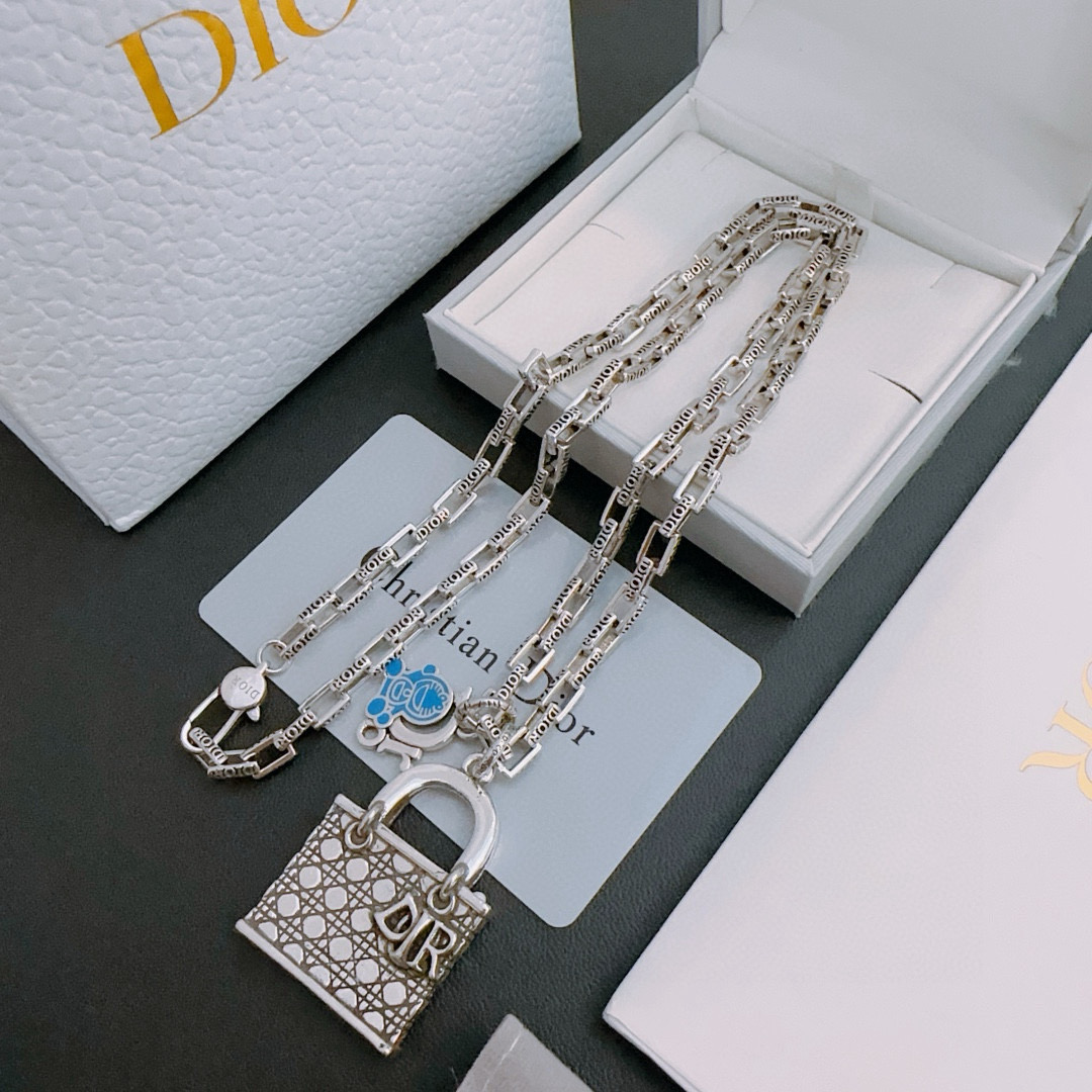    DIOR🔥新款 迪奥项链🇷🇼原单货🇷🇼专柜新款开模复古潮流时尚必备 男女均可佩戴 情侣款同款 摇滚