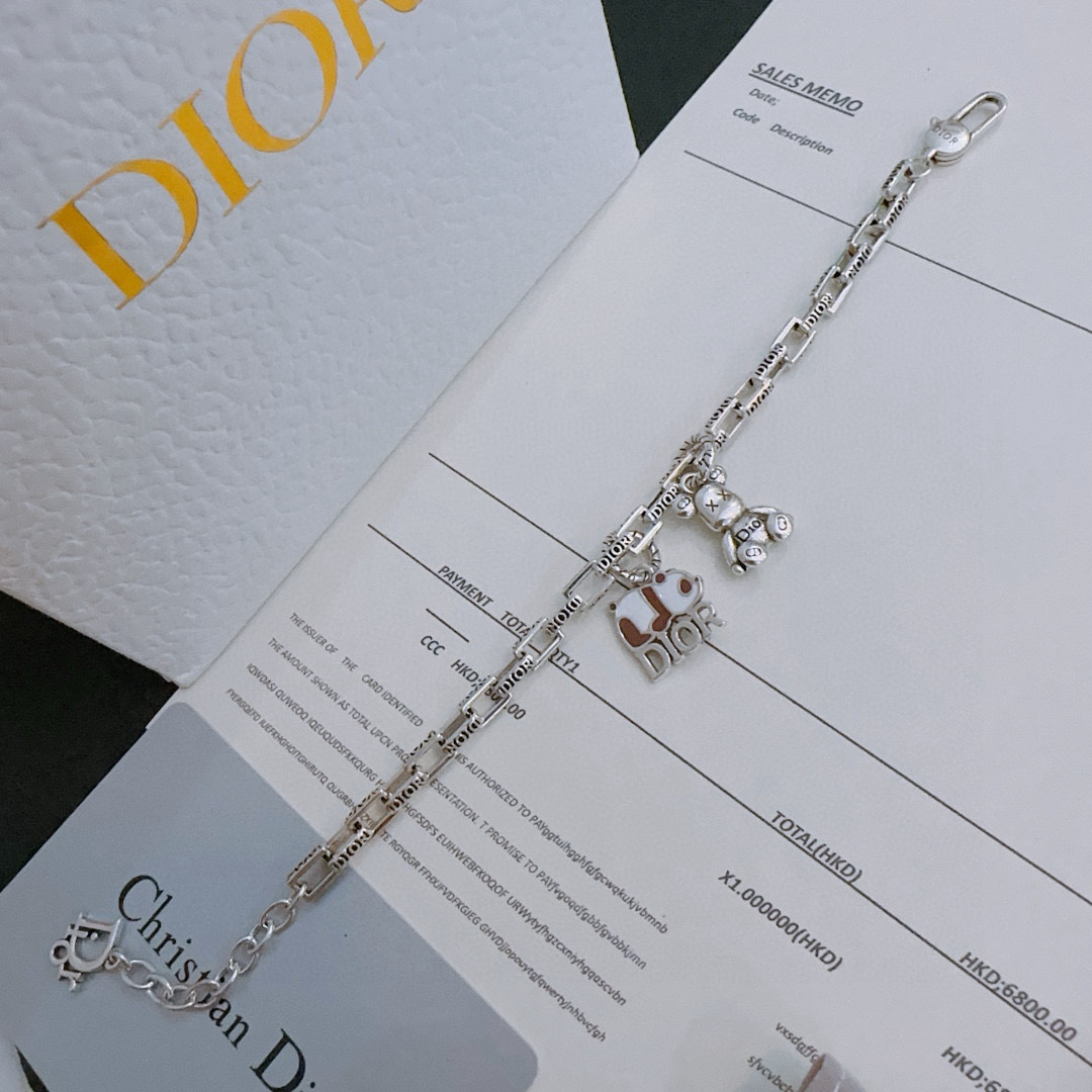         DIOR新款🔥高品质迪奥手链原单货专柜新款开模复古潮流时尚必备 男女均可佩戴 情侣款同款