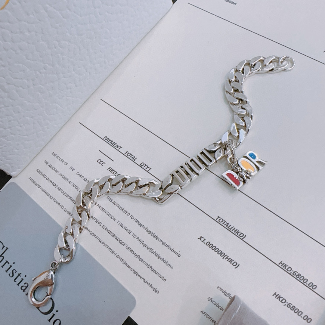         DIOR新款🔥高品质迪奥手链原单货专柜新款开模复古潮流时尚必备 男女均可佩戴 情侣款同款