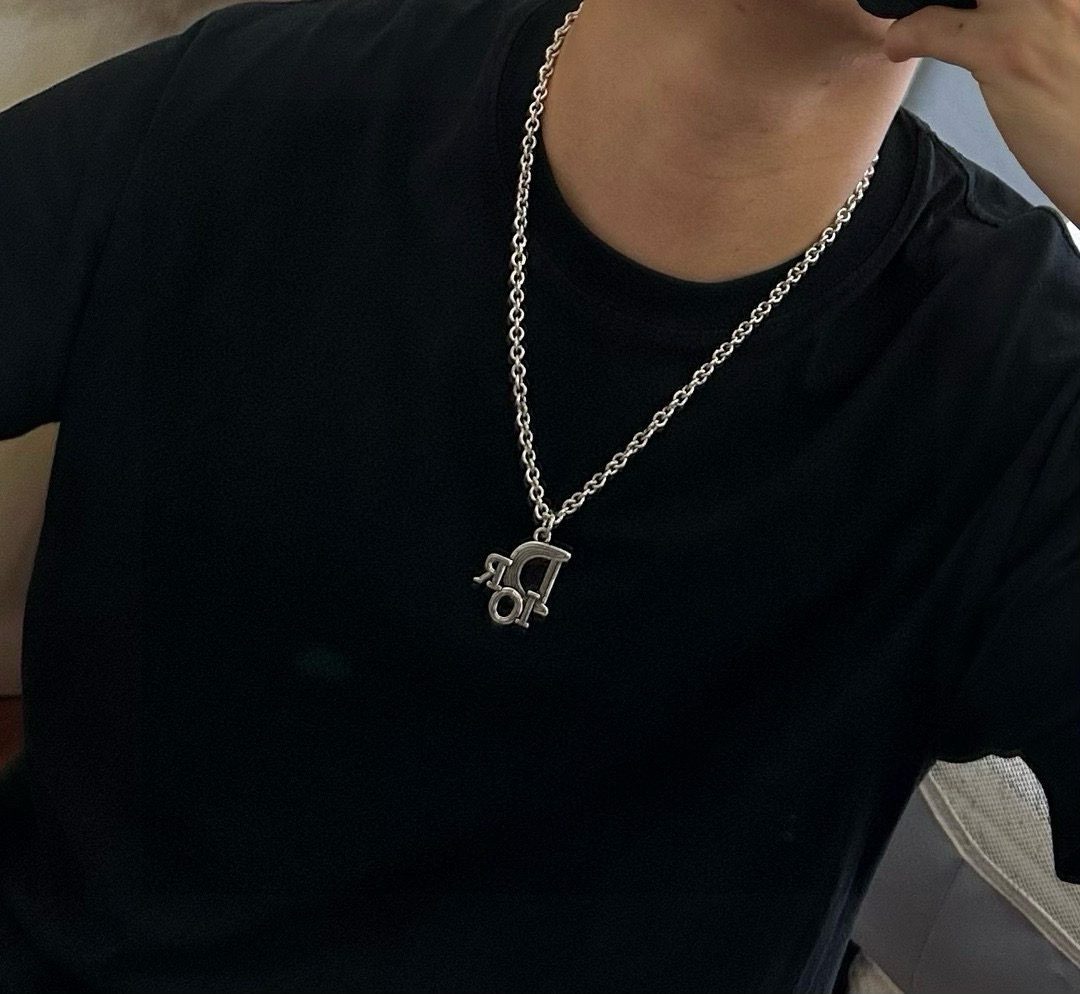    DIOR🔥新款 迪奥项链🇷🇼原单货🇷🇼专柜新款开模复古潮流时尚必备 男女均可佩戴 情侣款同款 摇滚