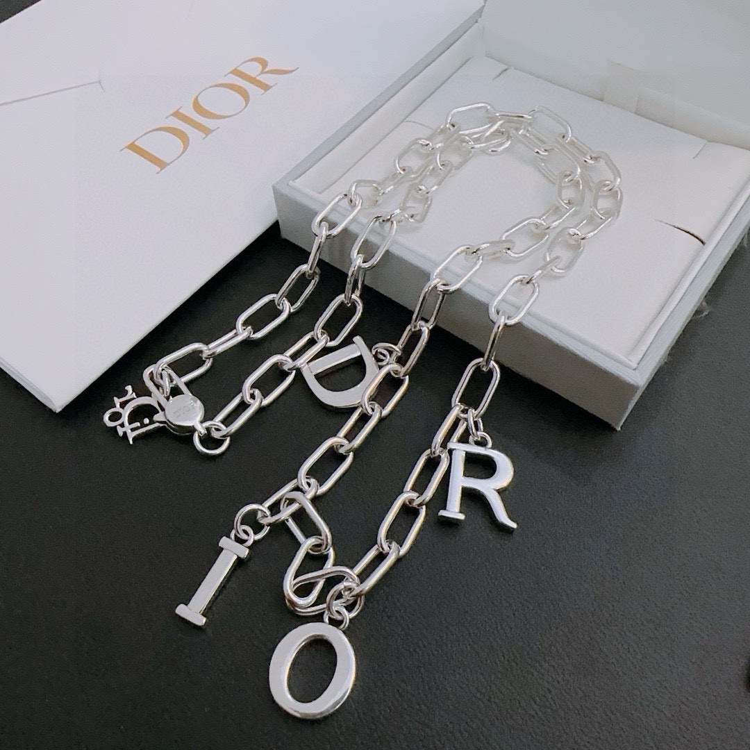   DIOR🔥新款 迪奥项链🇷🇼原单货🇷🇼专柜新款开模复古潮流时尚必备 男女均可佩戴 情侣款同款 摇滚