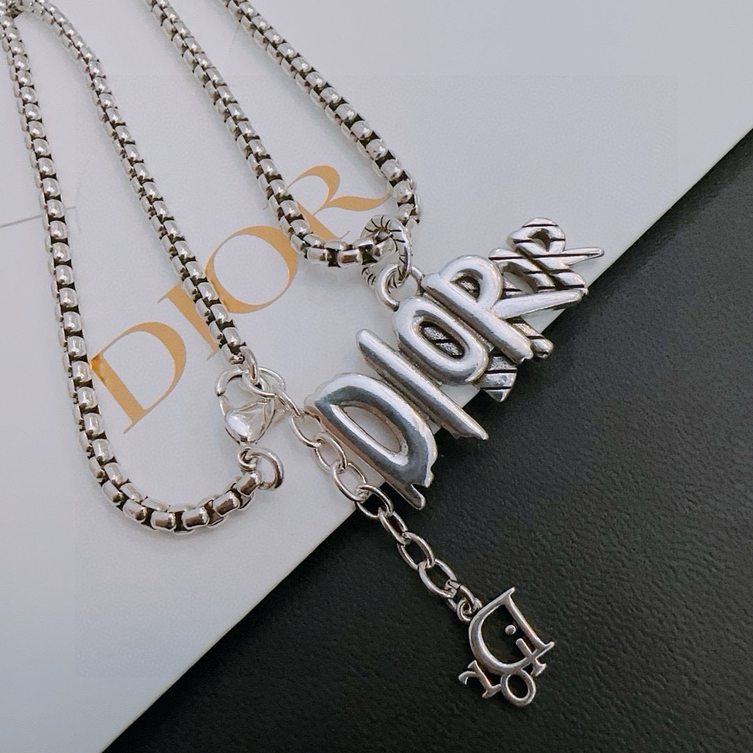    DIOR🔥新款 迪奥项链🇷🇼原单货🇷🇼专柜新款开模复古潮流时尚必备 男女均可佩戴 情侣款同款 摇滚