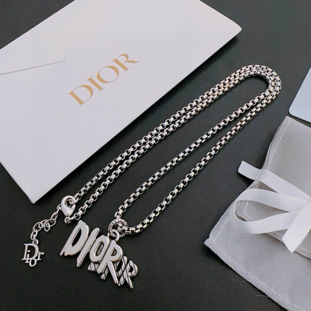    DIOR🔥新款 迪奥项链🇷🇼原单货🇷🇼专柜新款开模复古潮流时尚必备 男女均可佩戴 情侣款同款 摇滚