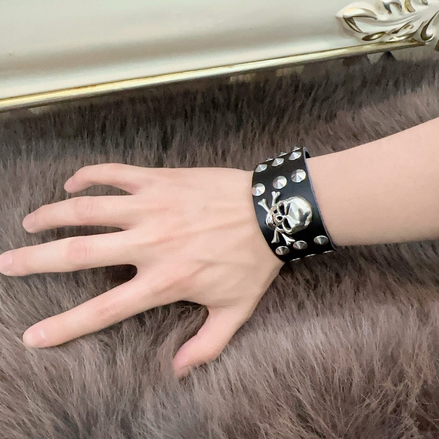 新款Alexander McQueen 亚历山大 麦昆 牛皮手链 专柜一致原版定制 骨子里那种叛逆浮夸朋