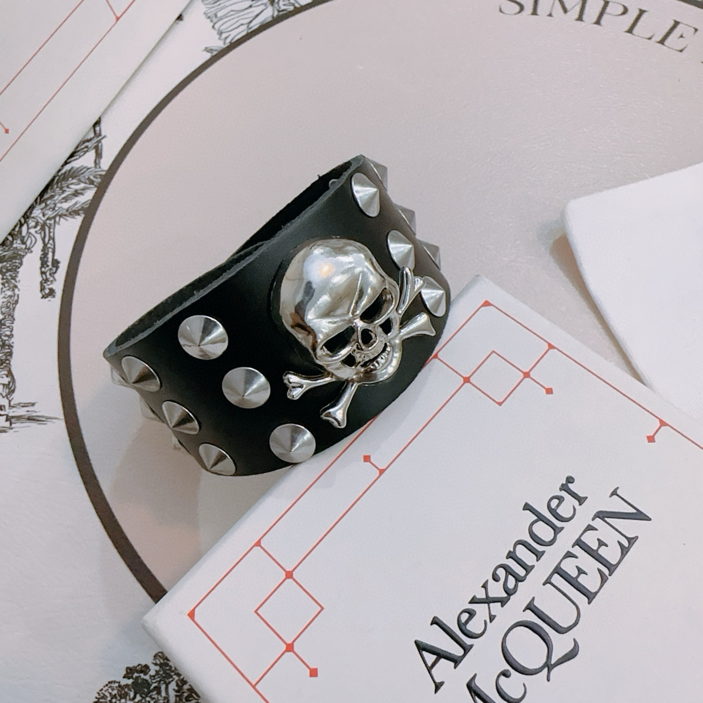 新款Alexander McQueen 亚历山大 麦昆 牛皮手链 专柜一致原版定制 骨子里那种叛逆浮夸朋
