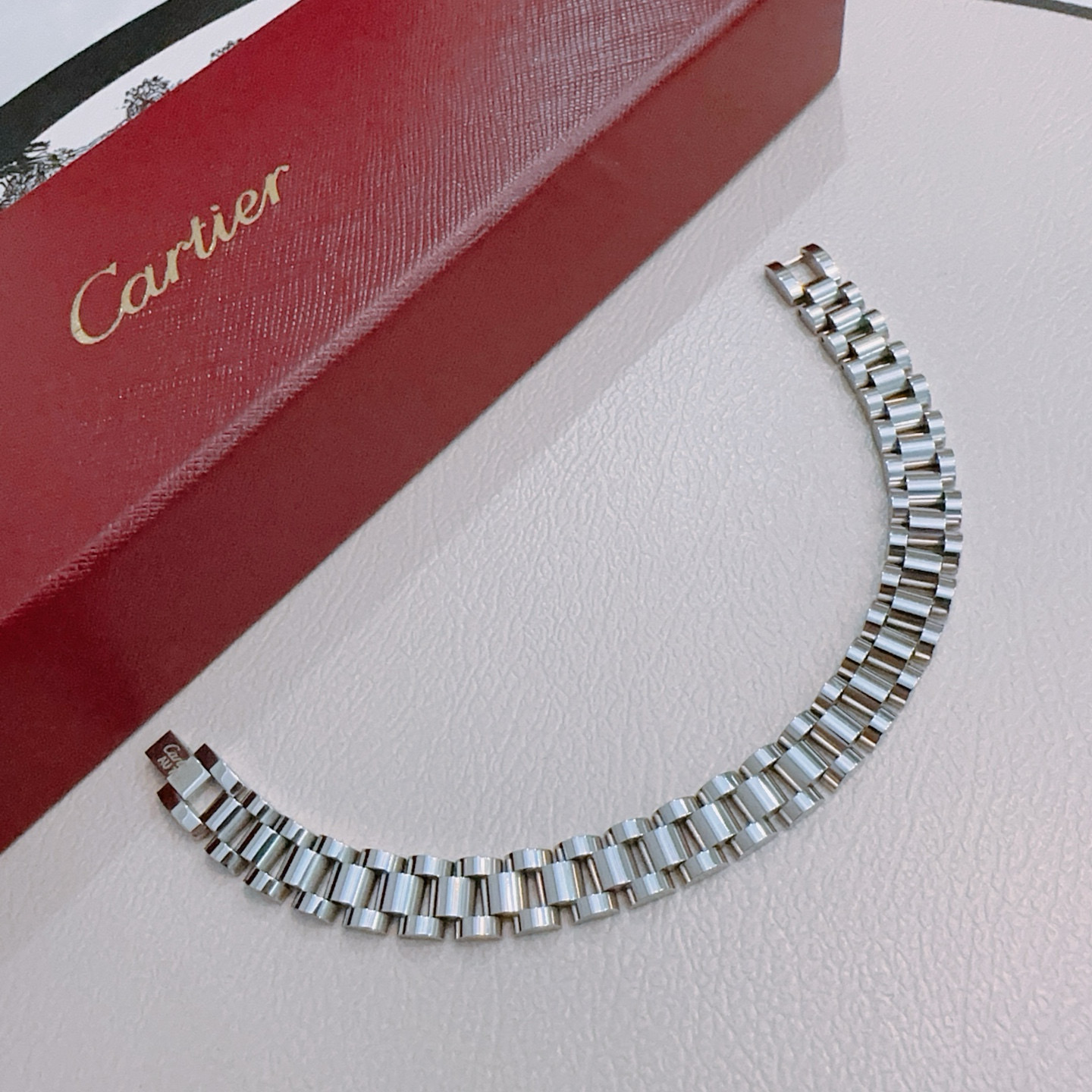 NO:380528,Cartier bracelet V gold material series, perfect appearance, invincible details, the unique color is completely impeccable, and is decorated with a classic ring shape design, simple but elegant and eye-catching, the pure handmade combination of V gold makes the complexion look more elegant and attractive. The same style as men and women Cartier bracelet, jewelry boutique, cartier, bracelet19860909卡地亚手链V金材质系列 品相完美,细节无敌,那种独特的色泽完全无可挑剔,再缀以经典指环外形设计,简约之余却又优雅夺目,V金纯手工的组合更显气色,上手雅致动人.男女同款 卡地亚手链,饰品精品,cartier,bracelet,Jewelry