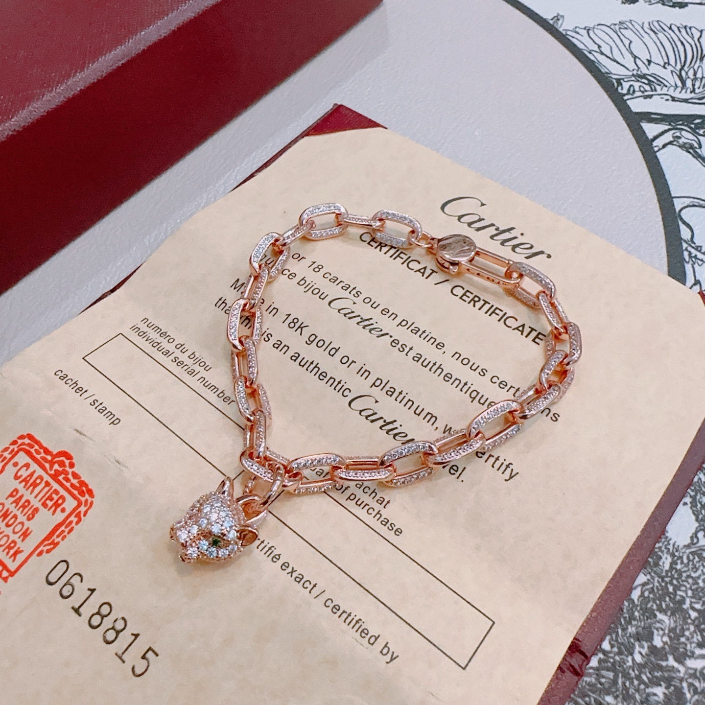 NO:387229,New Cartier bracelet with diamond V gold series. The quality is perfect, the details are invincible, and the unique color is completely impeccable, and it is decorated with a classic ring shape design. It is simple but elegant and eye-catching. The pure handmade combination of V gold makes the complexion look more elegant and attractive. The same style as men and women, the fine jewelry, cartier, bracelet19860909新款带钻卡地亚手链V金材质系列 品相完美,细节无敌,那种独特的色泽完全无可挑剔,再缀以经典指环外形设计,简约之余却又优雅夺目,V金纯手工的组合更显气色,上手雅致动人.男女同款,饰品精品,cartier,bracelet,Jewelry