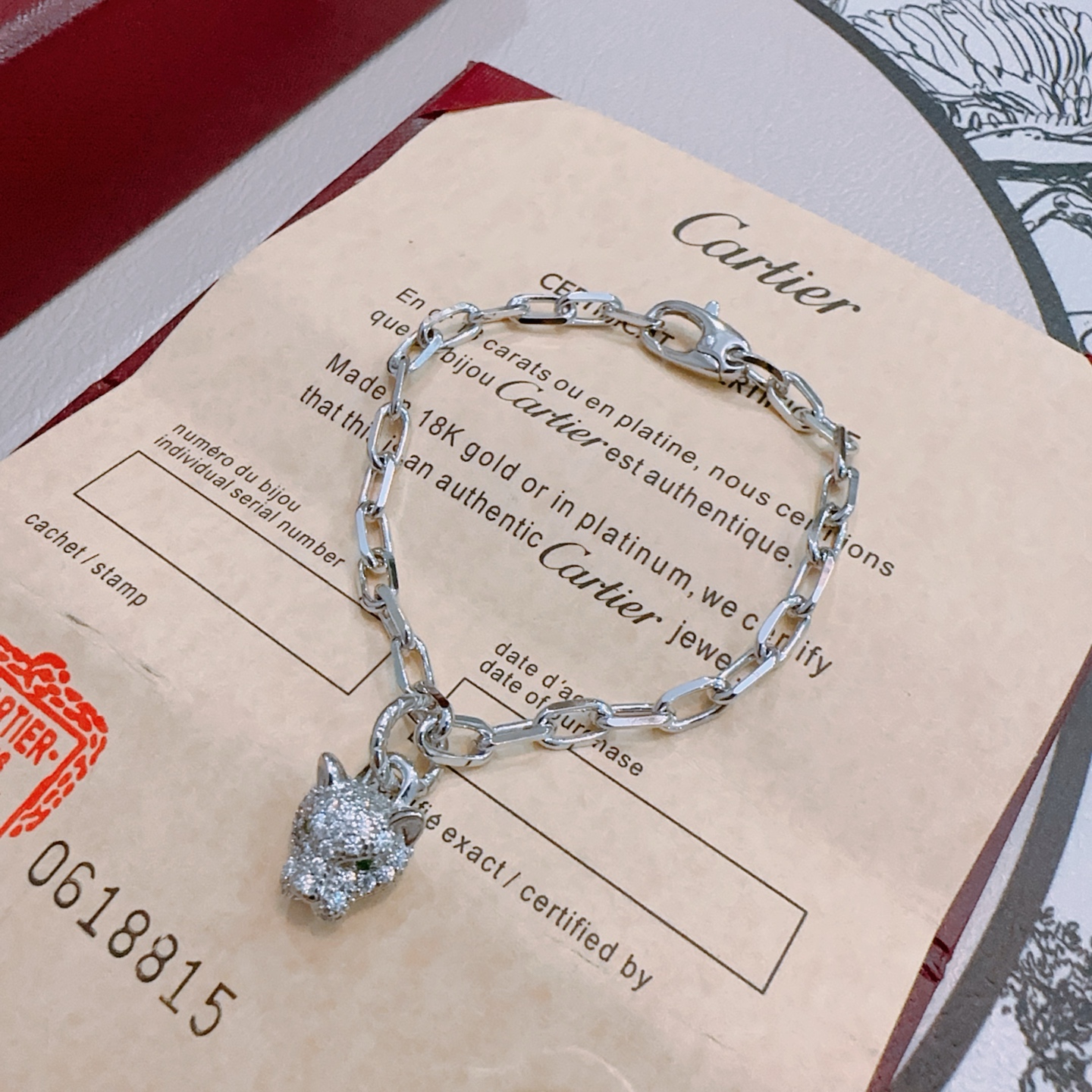 NO:387240,The new Cartier bracelet V-gold material series is perfect in appearance and invincible in details. The unique color is completely impeccable, and is decorated with a classic ring shape design. It is simple but elegant and eye-catching. The pure handmade combination of V-gold makes the complexion look more elegant and attractive. The same style as men and women, the fine jewelry, cartier, bracelet19860909新款卡地亚手链V金材质系列 品相完美,细节无敌,那种独特的色泽完全无可挑剔,再缀以经典指环外形设计,简约之余却又优雅夺目,V金纯手工的组合更显气色,上手雅致动人.男女同款,饰品精品,cartier,bracelet,Jewelry