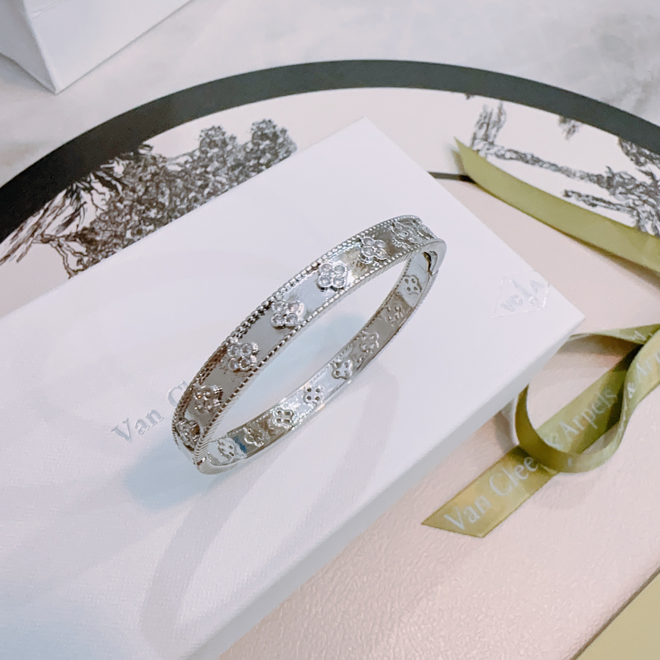 Van Cleef Arpels Perlee Sweet Clovers bracelet 18K white gold diamond 17cm
