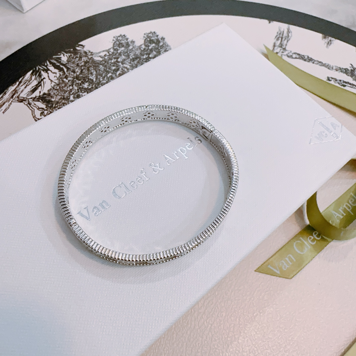 Van Cleef Arpels Perlee Sweet Clovers bracelet 18K white gold diamond 17cm