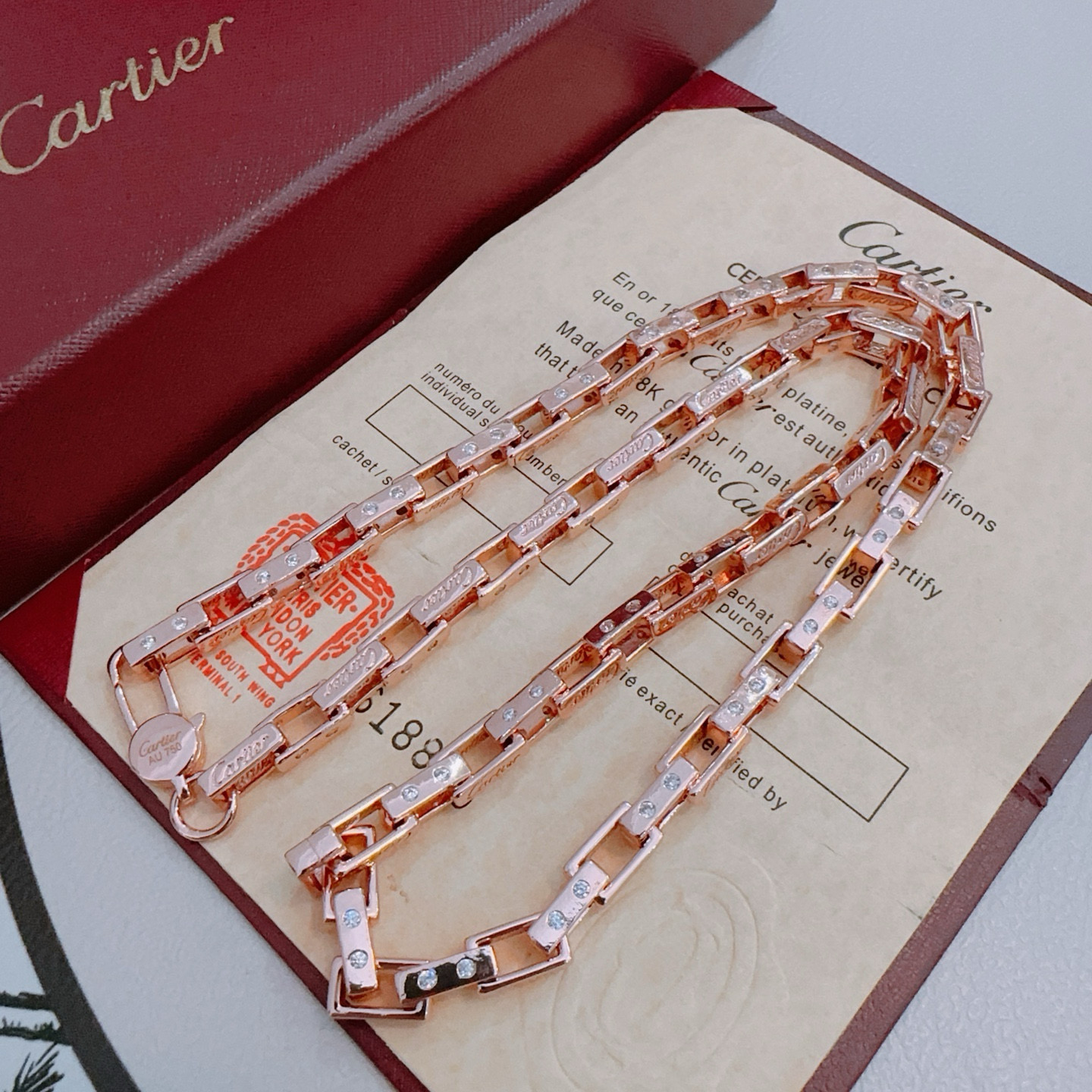 NO:516204,The new Cartier necklace V gold material series is perfect in appearance and invincible in details. The unique color is completely impeccable, and is decorated with a classic ring shape design. It is simple but elegant and eye-catching. The pure handmade combination of V gold makes the complexion look more elegant and attractive. The same style as men and women, the fine jewelry, cartier, necklace19860909新款卡地亚项链V金材质系列 品相完美,细节无敌,那种独特的色泽完全无可挑剔,再缀以经典指环外形设计,简约之余却又优雅夺目,V金纯手工的组合更显气色,上手雅致动人.男女同款,饰品精品,cartier,necklace,Jewelry