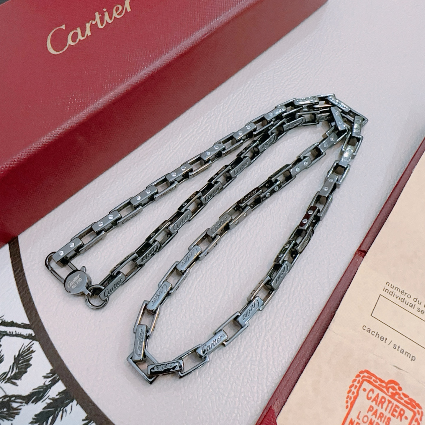 NO:516211,The new Cartier necklace V gold material series is perfect in appearance and invincible in details. The unique color is completely impeccable, and is decorated with a classic ring shape design. It is simple but elegant and eye-catching. The pure handmade combination of V gold makes the complexion look more elegant and attractive. The same style as men and women, the fine jewelry, cartier, necklace19860909新款卡地亚项链V金材质系列 品相完美,细节无敌,那种独特的色泽完全无可挑剔,再缀以经典指环外形设计,简约之余却又优雅夺目,V金纯手工的组合更显气色,上手雅致动人.男女同款,饰品精品,cartier,necklace,Jewelry