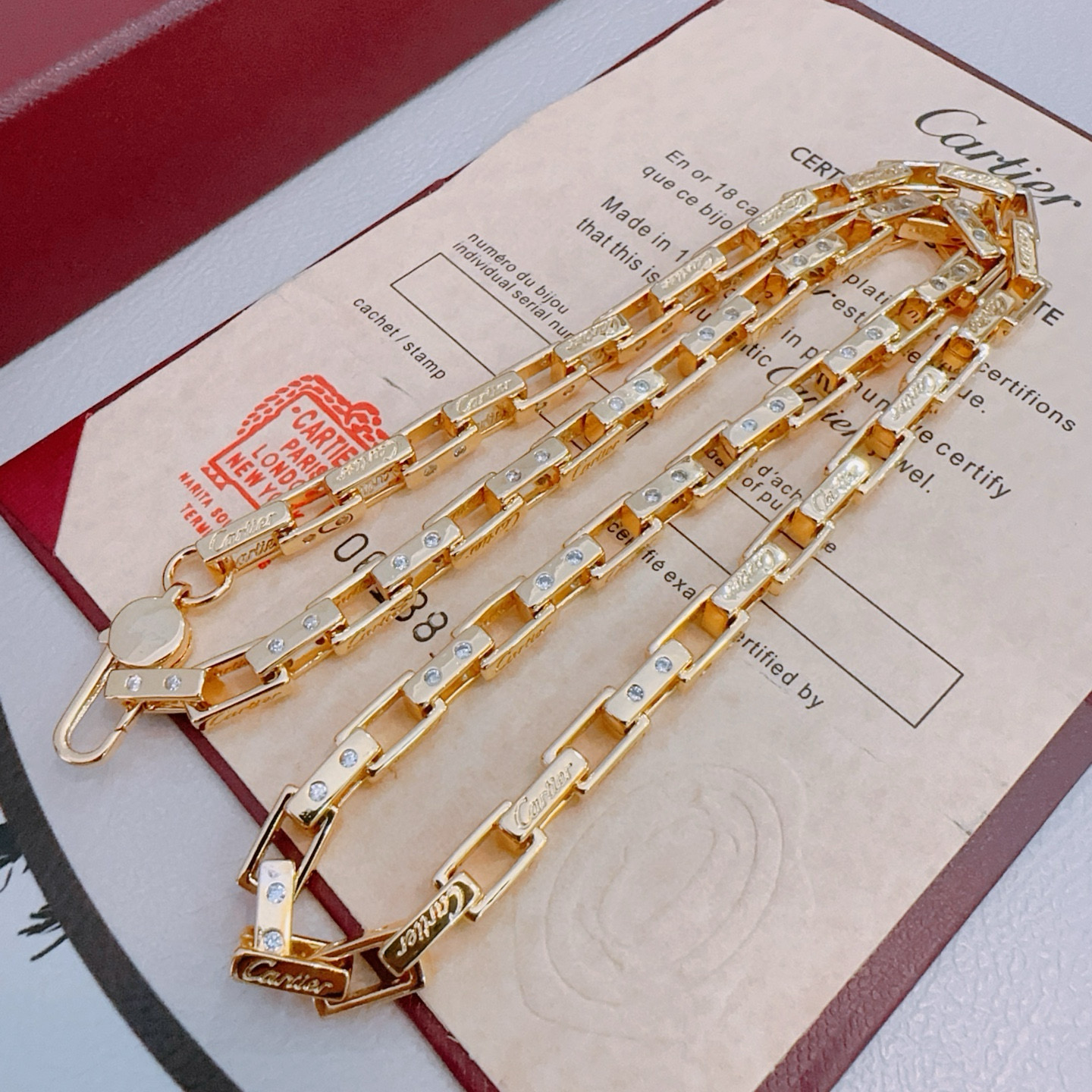 NO:516223,The new Cartier necklace V gold material series is perfect in appearance and invincible in details. The unique color is completely impeccable, and is decorated with a classic ring shape design. It is simple but elegant and eye-catching. The pure handmade combination of V gold makes the complexion look more elegant and attractive. The same style as men and women, the fine jewelry, cartier, necklace19860909新款卡地亚项链V金材质系列 品相完美,细节无敌,那种独特的色泽完全无可挑剔,再缀以经典指环外形设计,简约之余却又优雅夺目,V金纯手工的组合更显气色,上手雅致动人.男女同款,饰品精品,cartier,necklace,Jewelry