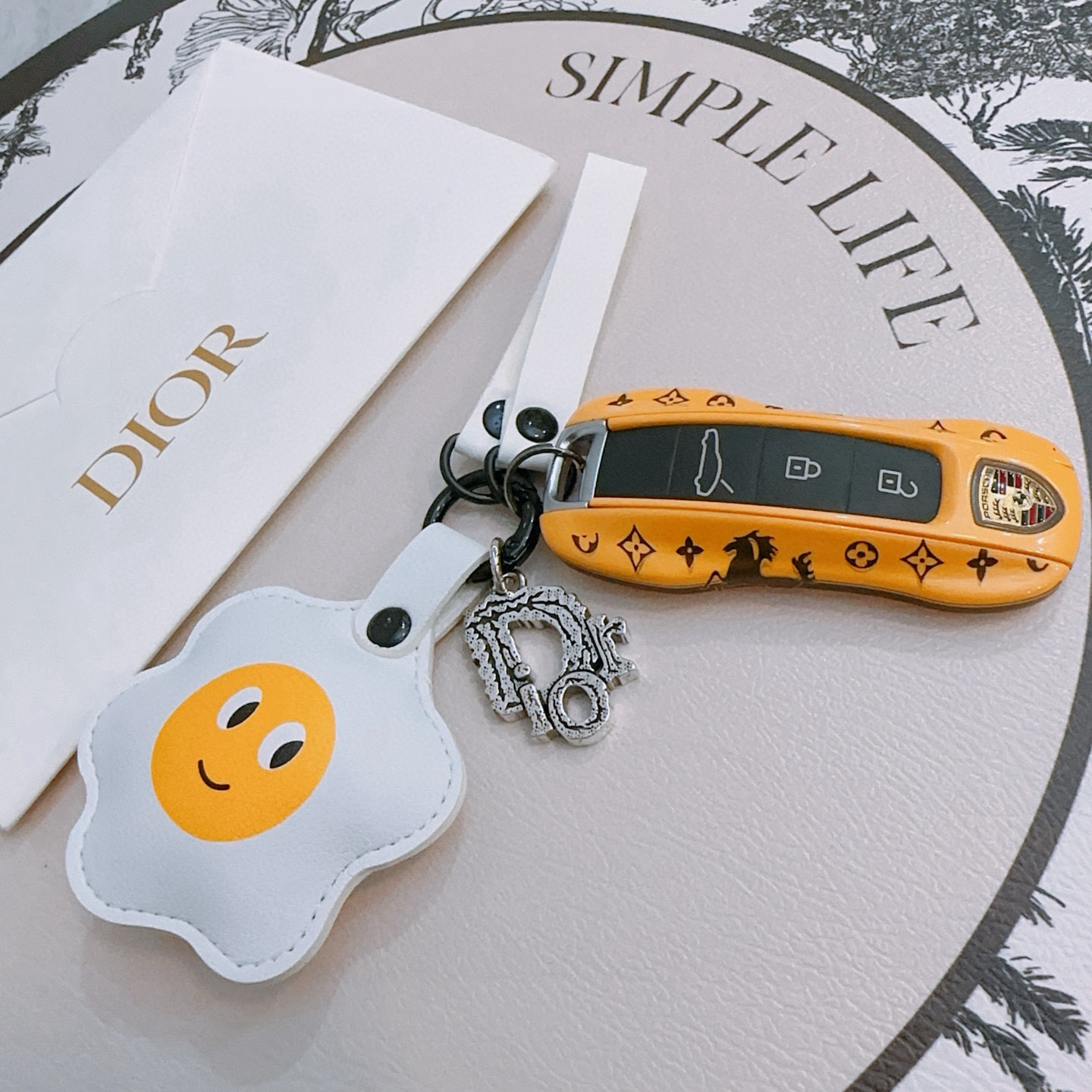 NO:533389,New product release Dior keychain Bag buckle Latest bag hanging accessories higher grade Celebrity Anger Forest series classic co-branded design concept keychain series Details are used for the old version Non-market glossy version This model has been released. Dior is very good to match with trendy backpacks, jewelry boutiques, dior, backpacks, keychain19860909新品发布 迪奥钥匙扣 包包扣 最新款包包挂饰档次更高明星同款Anger Forest系列经典款联名设计理念钥匙扣系列 细节对版做旧处理 非市面亮面版型 这款一直在出 迪奥里面热卖款 非常好搭配潮流背包,饰品精品,dior,backpacks,keychain,Jewelry