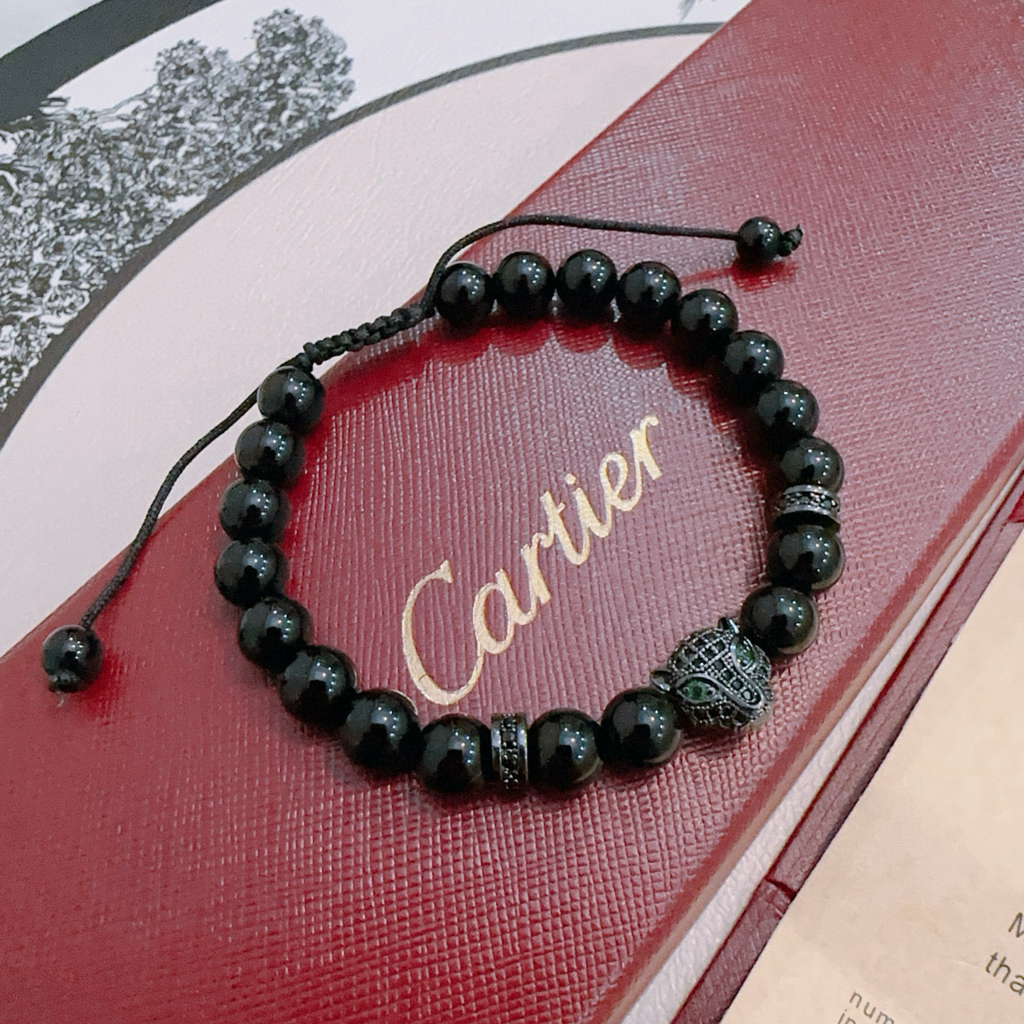 NO:556782,Cartier Bracelet V gold material series has perfect appearance, unparalleled details, the unique color is completely impeccable, and is decorated with a classic ring shape design, which is simple yet elegant and eye-catching. The pure handmade combination of V gold is more elegant and elegant. Same style for men and women. Cartier bracelet, jewelry boutique, cartier, bracelet19860909卡地亚手链V金材质系列 品相完美,细节无敌,那种独特的色泽完全无可挑剔,再缀以经典指环外形设计,简约之余却又优雅夺目,V金纯手工的组合更显气色,上手雅致动人.男女同款 卡地亚手链,饰品精品,cartier,bracelet,Jewelry