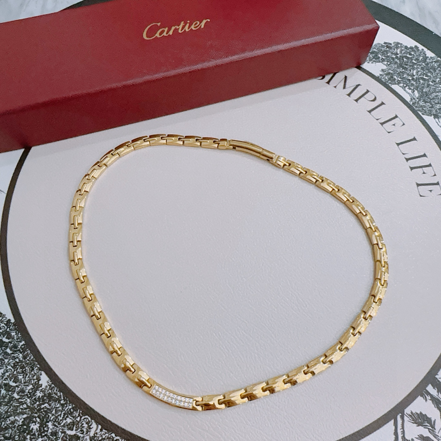 NO:558583,Cartier Necklace V gold material series has perfect appearance, unparalleled details, the unique color is completely impeccable, and is decorated with a classic ring shape design, which is simple yet elegant and eye-catching. The V gold pure handmade combination is more elegant and elegant. The same style for men and women, fine jewelry, cartier, necklace19860909卡地亚项链V金材质系列 品相完美,细节无敌,那种独特的色泽完全无可挑剔,再缀以经典指环外形设计,简约之余却又优雅夺目,V金纯手工的组合更显气色,上手雅致动人.男女同款,饰品精品,cartier,necklace,Jewelry