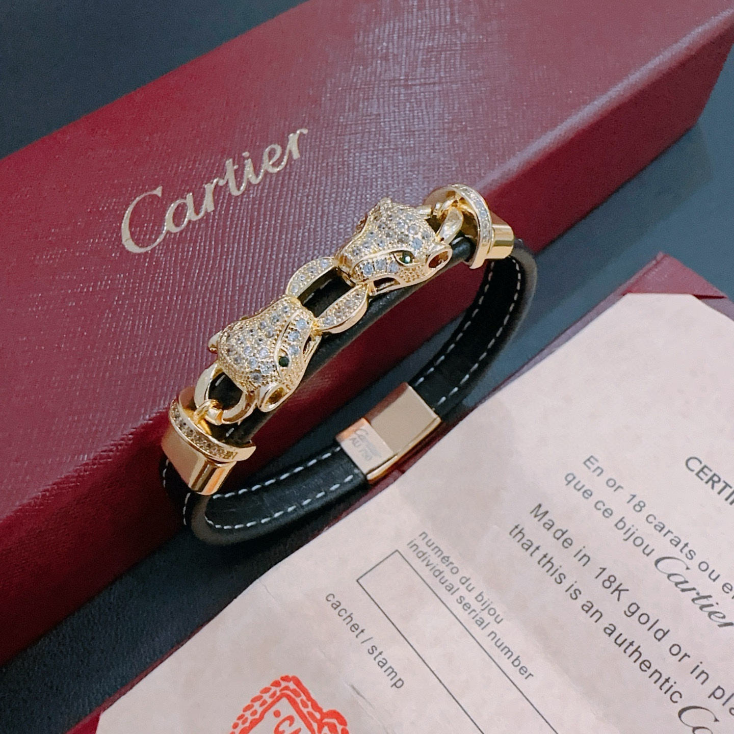 NO:575328,Cartier Bracelet Bracelet V gold cowhide material series is in perfect condition, with unparalleled details. The unique color is completely impeccable, and is decorated with a classic ring shape design. It is simple yet elegant and eye-catching. The pure handmade combination of V gold is more elegant and elegant. Same style for men and women. Cartier bracelet, jewelry boutique, cartier, bracelet, bracelet, cowhide19860909卡地亚手链手镯V金牛皮材质系列 品相完美,细节无敌,那种独特的色泽完全无可挑剔,再缀以经典指环外形设计,简约之余却又优雅夺目,V金纯手工的组合更显气色,上手雅致动人.男女同款 卡地亚手链,饰品精品,cartier,bracelet,bracelet,cowhide,Jewelry