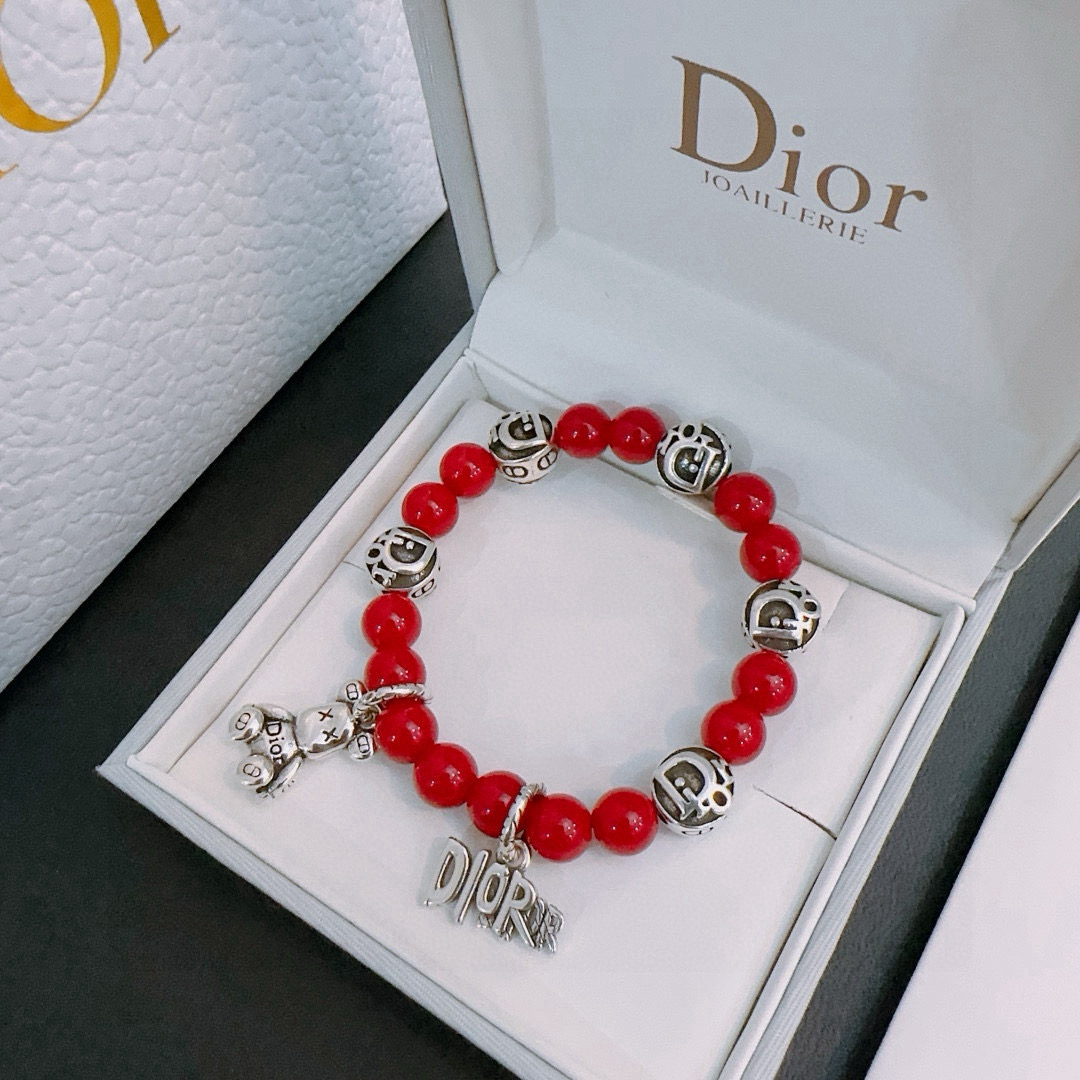 NO:575333,Counter Seiko version DIOR Dior multi-element agate Thai silver style bracelet. Same style as G-Dragon star. Retro style. Original replica. Purely handmade ~ Genuine open mold. Trendy and fashionable must-have. Can be worn by both men and women. Same style for couples. Rock punk Thai silver style. Retro elements. Trendy and versatile. Same style as official website, fine jewelry, dior, dior, bracelet.19860909专柜精工版本 DIOR迪奥 多元素玛瑙泰银风格手链 权志龙明星同款 复古做旧风 原版复刻 纯手工打造 ～正品开模潮流时尚必备 男女均可佩戴 情侣款同款 摇滚朋克泰银风格 复古元素 潮流百搭 官网同款,饰品精品,dior,dior,bracelet,Jewelry