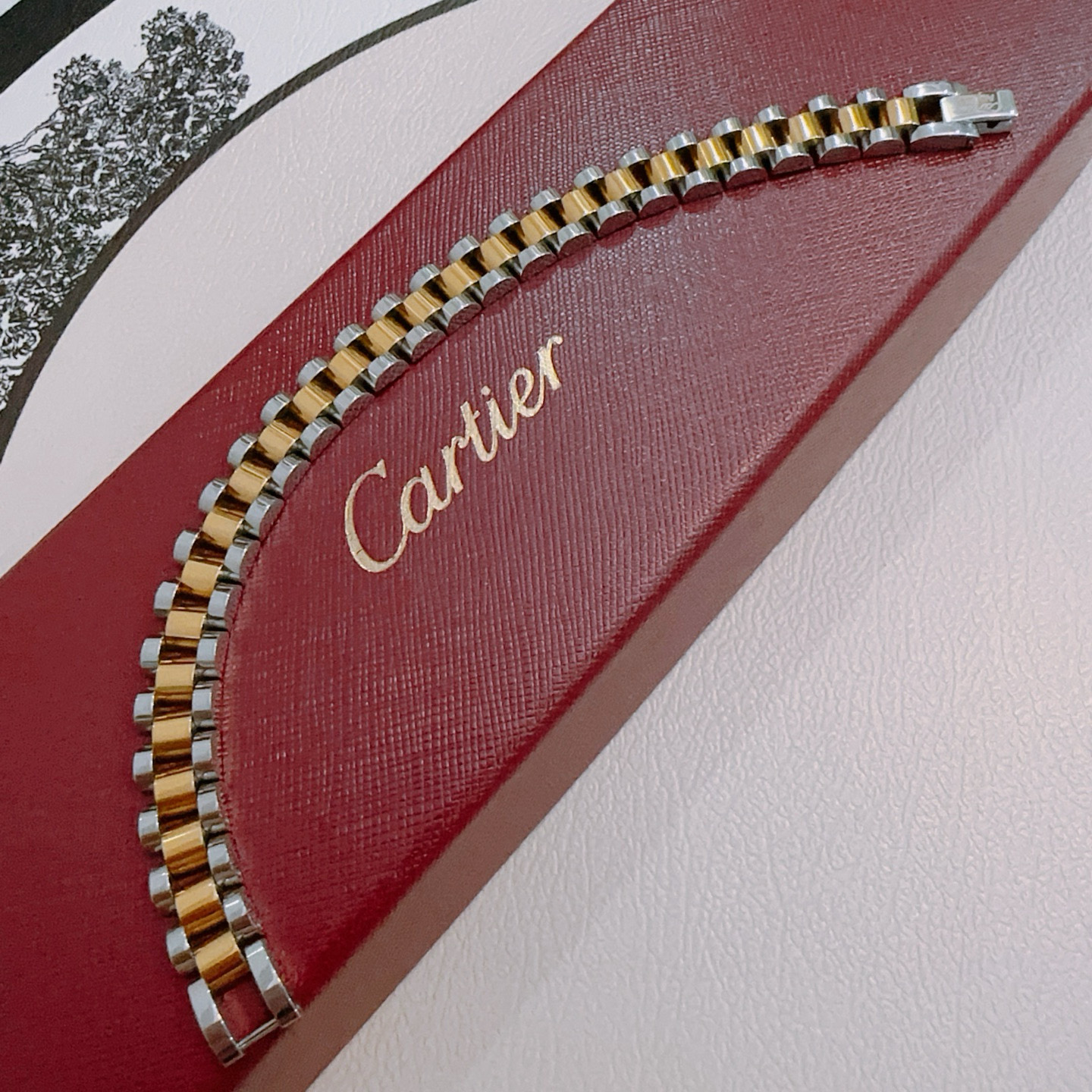 NO:582977,Cartier bracelet bracelet V gold material series, perfect appearance, unparalleled details, the unique color is completely impeccable, and decorated with a classic ring shape design, simple yet elegant and eye-catching, the V gold pure handmade combination is more elegant, elegant and moving. Same style for men and women Cartier bracelet, jewelry boutique, cartier, bracelet, bracelet19860909卡地亚手链手镯V金材质系列 品相完美,细节无敌,那种独特的色泽完全无可挑剔,再缀以经典指环外形设计,简约之余却又优雅夺目,V金纯手工的组合更显气色,上手雅致动人.男女同款 卡地亚手链,饰品精品,cartier,bracelet,bracelet,Jewelry