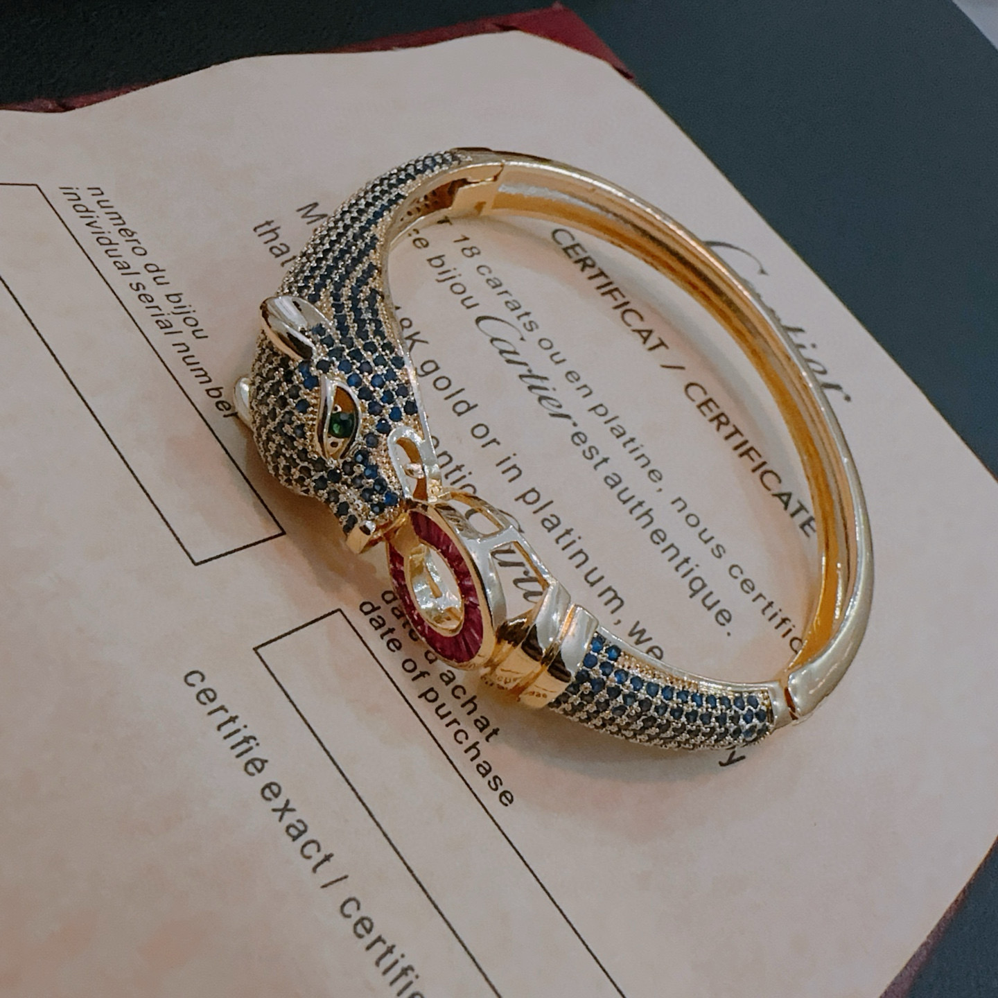 NO:583232,Cartier bracelet bracelet V gold material series, perfect appearance, unparalleled details, the unique color is completely impeccable, and decorated with a classic ring shape design, simple yet elegant and eye-catching, the V gold pure handmade combination is more elegant, elegant and moving. Same style for men and women Cartier bracelet, jewelry boutique, cartier, bracelet, bracelet19860909卡地亚手链手镯V金材质系列 品相完美,细节无敌,那种独特的色泽完全无可挑剔,再缀以经典指环外形设计,简约之余却又优雅夺目,V金纯手工的组合更显气色,上手雅致动人.男女同款 卡地亚手链,饰品精品,cartier,bracelet,bracelet,Jewelry