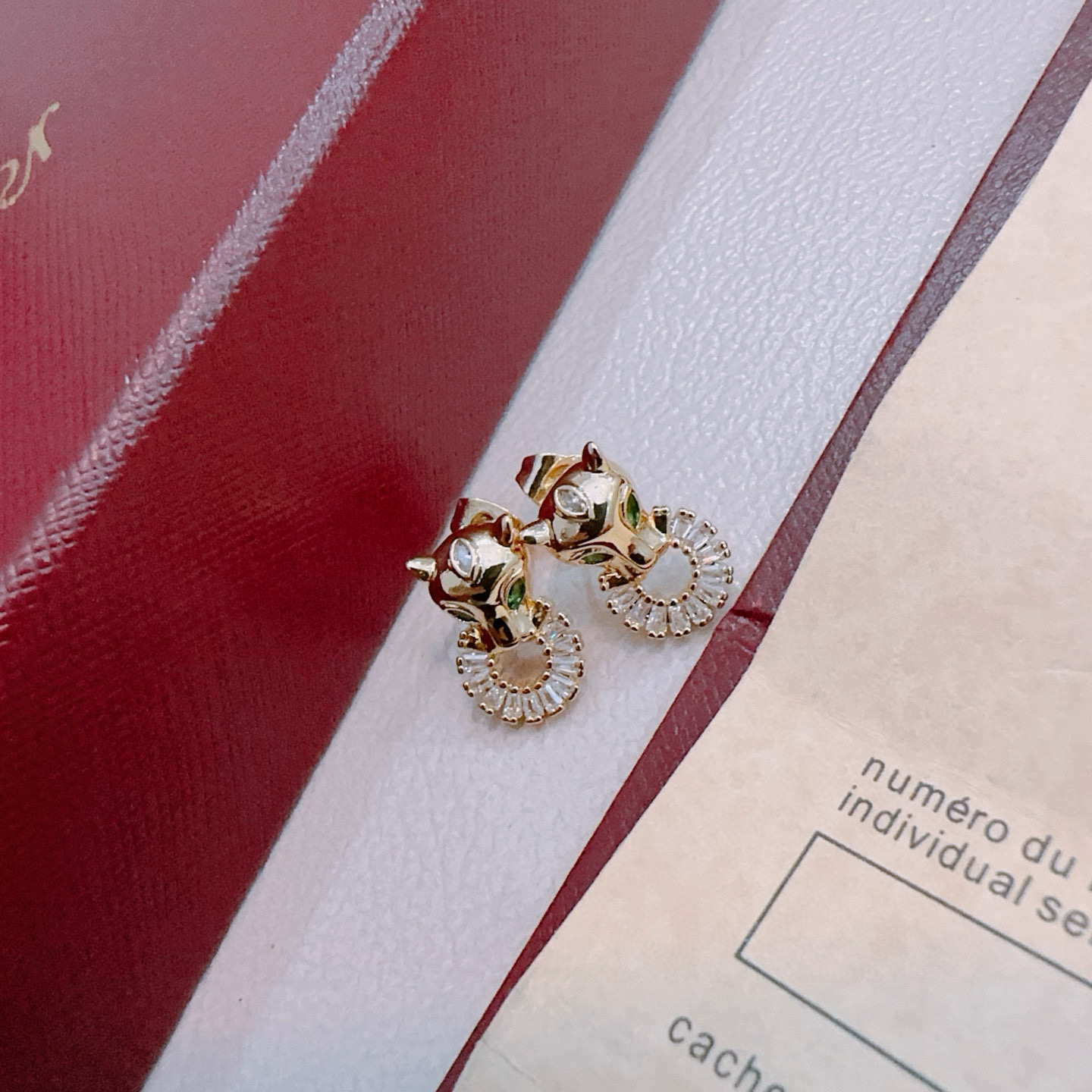 NO:583655,Cartier Necklace V Gold Material Series The appearance is perfect, the details are invincible, the unique color is completely impeccable, and it is decorated with a classic ring shape design, which is simple yet elegant and eye-catching. The V gold pure handmade combination is more elegant and elegant. The same style for men and women Cartier Necklace, jewelry boutique, cartier, necklace19860909卡地亚项链V金材质系列 品相完美,细节无敌,那种独特的色泽完全无可挑剔,再缀以经典指环外形设计,简约之余却又优雅夺目,V金纯手工的组合更显气色,上手雅致动人.男女同款 卡地亚项链,饰品精品,cartier,necklace,Jewelry