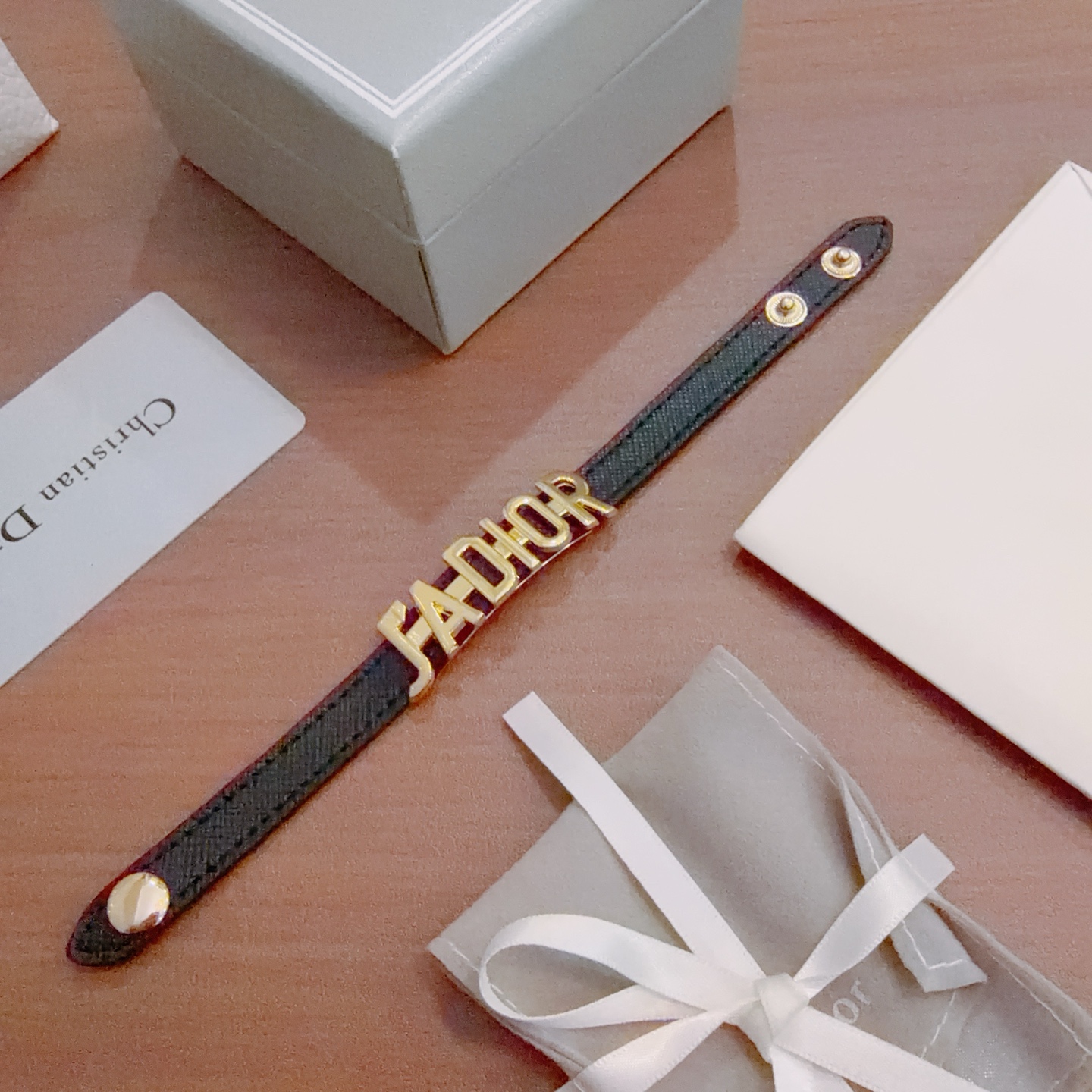 NO:589445,High-quality Dior cowhide hand rope bracelet original item counter new open mold retro trendy fashion must-have. Can be worn by both men and women. The same style for couples. Rock punk Thai silver style. Retro elements. Trendy and versatile. The same cowhide leather latest chain from the official website. The latest chain has a higher grade. Star classic necklace series retro. The details are distressed. Non-market glossy version. The size can be adjusted. This one is always on sale. The best-selling model in Dior.  Very easy to match with trendy clothes, fine jewelry, dior, necklace, bracelet, cowhide19860909高品质迪奥牛皮手绳手链原单货专柜新款开模复古潮流时尚必备 男女均可佩戴 情侣款同款 摇滚朋克泰银风格 复古元素 潮流百搭 官网同款牛皮最新款链条档次更高明星经典款项链系列复古 细节对版做旧处理 非市面亮面版型 码数可调节 这款一直在出 迪奥里面热卖款 非常好搭配潮流衣服,饰品精品,dior,necklace,bracelet,cowhide,Jewelry