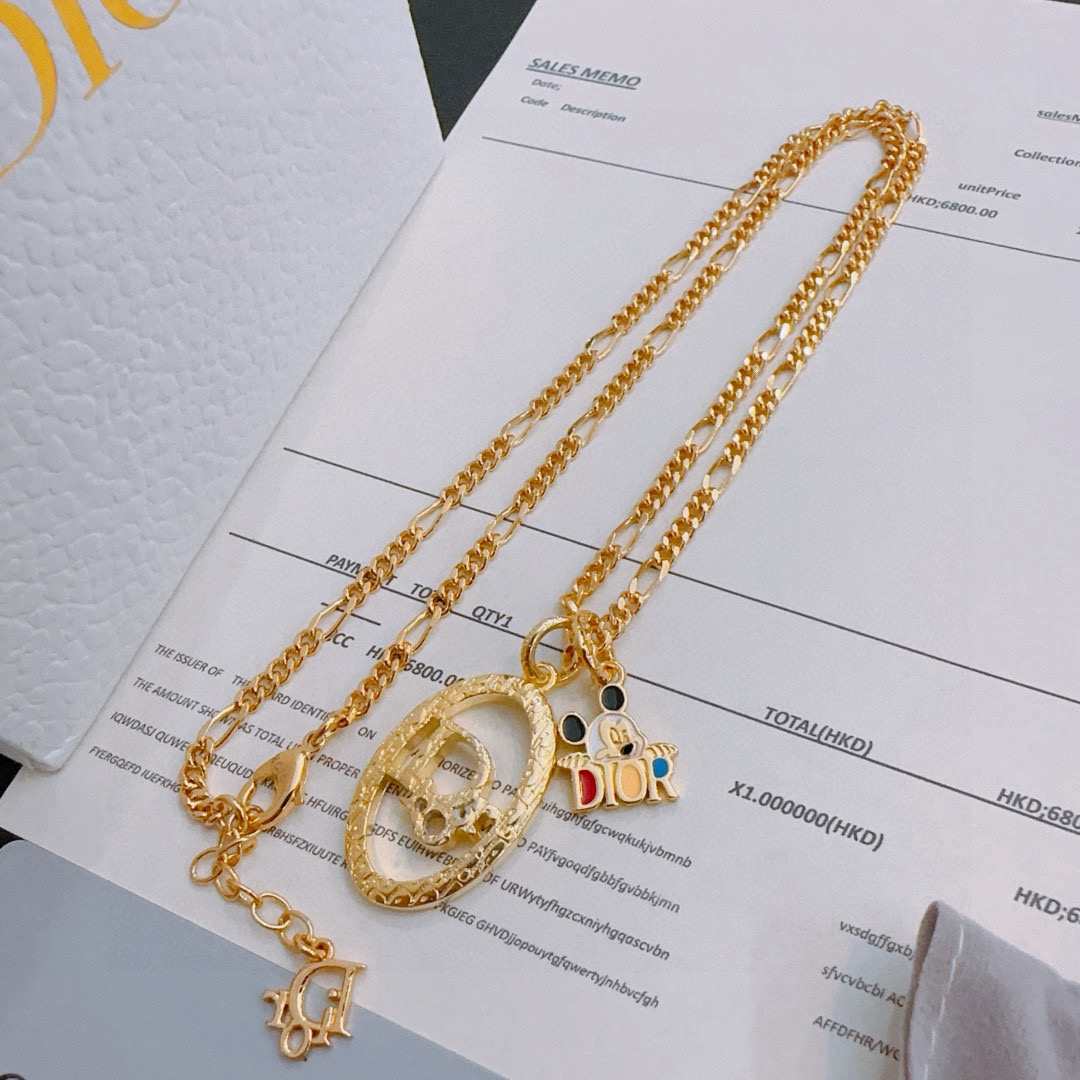 NO:603812,DIOR new model Dior necklace original single goods counter new open mold retro trendy fashion must-have. Can be worn by both men and women. The same style for couples. Rock punk Thai silver style. Retro elements. Trendy and versatile. The latest chain of the same necklace on the official website is higher grade. Star classic necklace series retro silver necklace. The chain length is 60 cm. The length can be changed. The details are distressed. Non-market glossy version. This one has been out. It is a best-selling model in Dior. It is very good to match trendy clothes, high-quality jewelry, dior, dior, necklace.19860909DIOR新款 迪奥项链原单货专柜新款开模复古潮流时尚必备 男女均可佩戴 情侣款同款 摇滚朋克泰银风格 复古元素 潮流百搭 官网同款项链最新款链条档次更高明星经典款项链系列复古银项链 链长60厘米可改长度 细节对版做旧处理 非市面亮面版型 这款一直在出 迪奥里面热卖款 非常好搭配潮流衣服,饰品精品,dior,dior,necklace,Jewelry