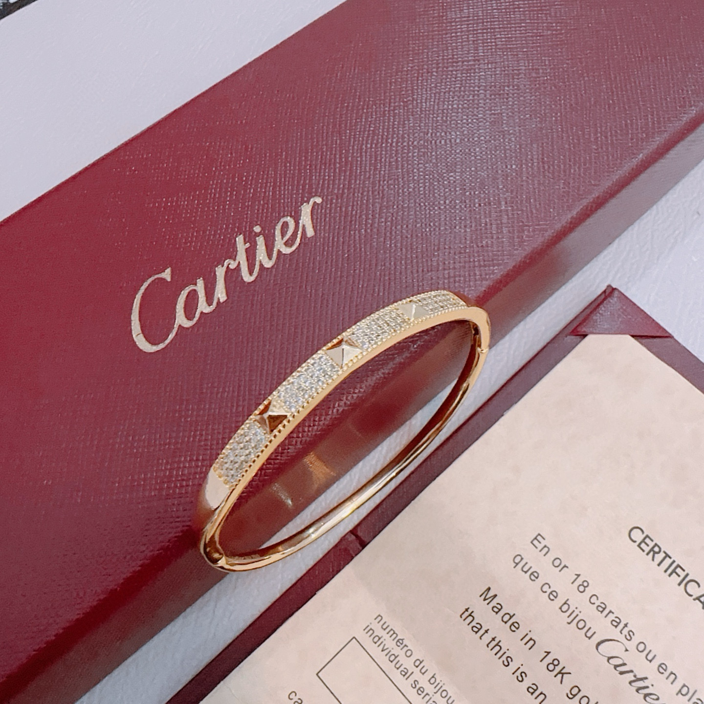 NO:641595,Cartier bracelet bracelet V gold material series, perfect appearance, unparalleled details, the unique color is completely impeccable, and decorated with a classic ring shape design, simple yet elegant and eye-catching, the V gold pure handmade combination is more elegant, elegant and moving. Same style for men and women Cartier bracelet, jewelry boutique, cartier, bracelet, bracelet19860909卡地亚手链手镯V金材质系列 品相完美,细节无敌,那种独特的色泽完全无可挑剔,再缀以经典指环外形设计,简约之余却又优雅夺目,V金纯手工的组合更显气色,上手雅致动人.男女同款 卡地亚手链,饰品精品,cartier,bracelet,bracelet,Jewelry