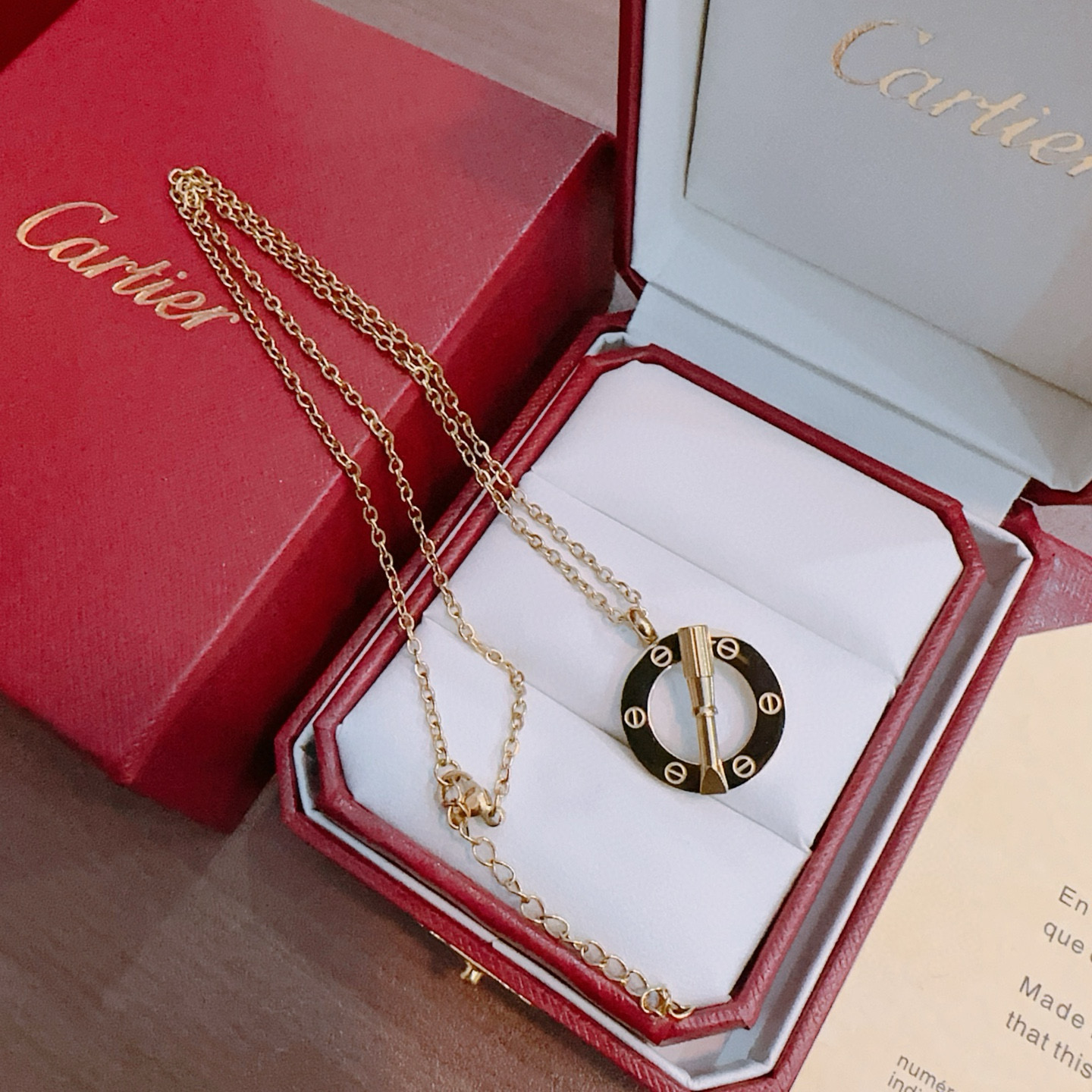 NO:641870,P necklace 50 new model Cartier set necklace earrings bracelet ring (Thai steel material) series, the unique color is completely impeccable, and then decorated with a classic ring shape design, simple yet elegant and eye-catching, the combination is more elegant, elegant and moving., jewelry boutique, cartier, earrings, necklace, bracelet, ring19860909P项链50新款卡地亚套装项链耳环手链戒指（泰钢材质）系列 ,那种独特的色泽完全无可挑剔,再缀以经典指环外形设计,简约之余却又优雅夺目,组合更显气色,上手雅致动人.,饰品精品,cartier,earrings,necklace,bracelet,ring,Jewelry